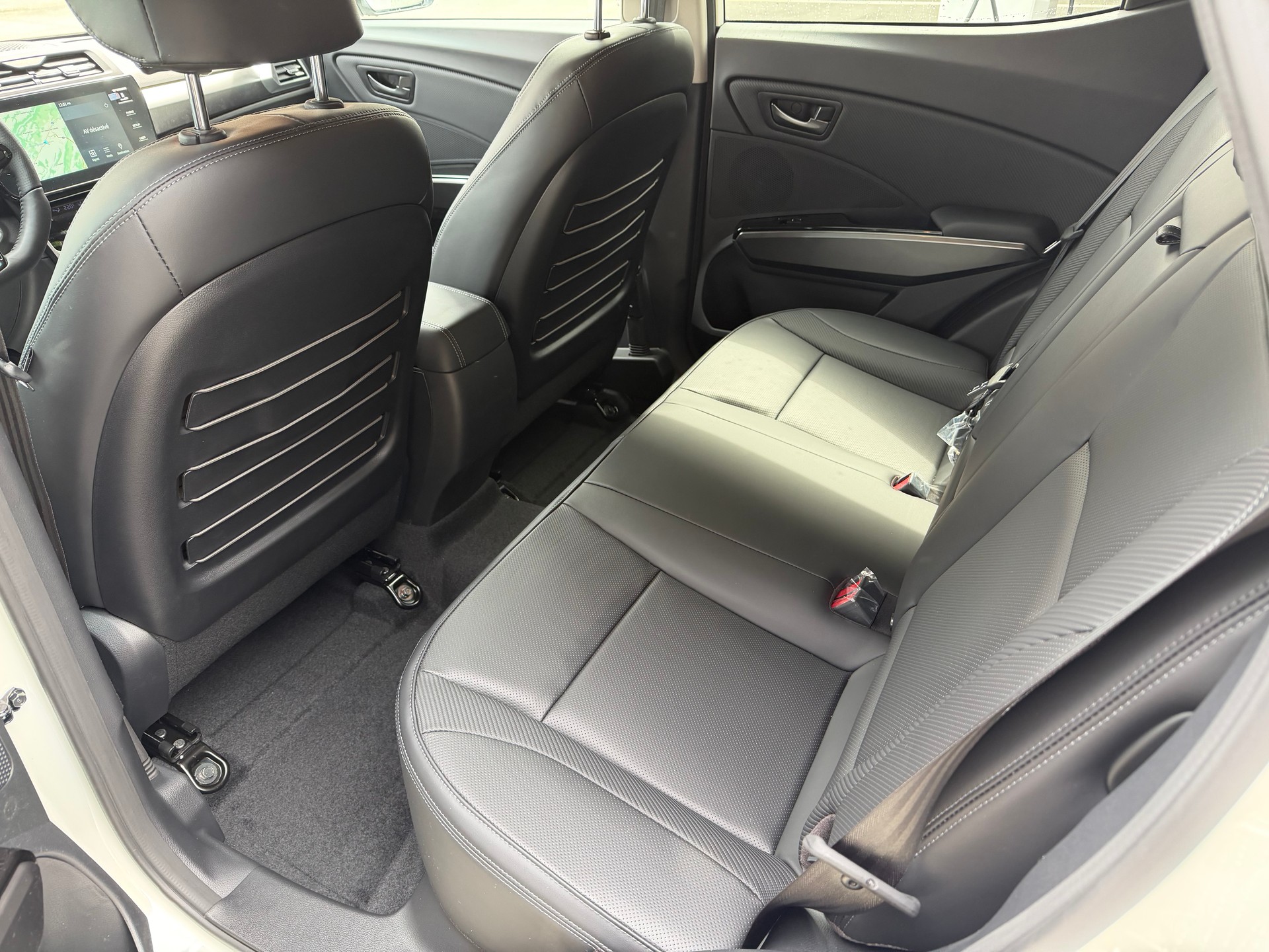 KGM-SsangYong Tivoli 1.5 T GDI Platinum 4WD Automat-image-8