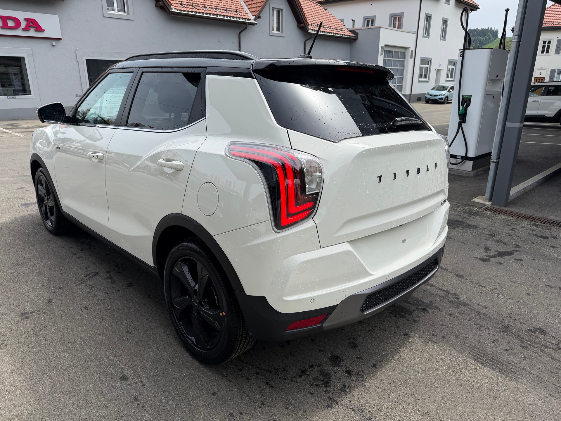 KGM-SsangYong Tivoli 1.5 T GDI Platinum 4WD Automat-image-6