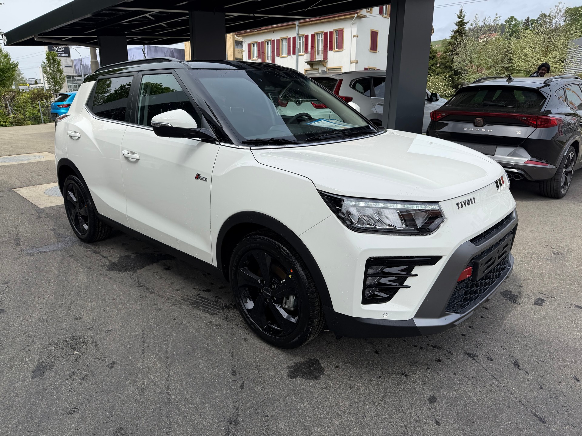 KGM-SsangYong Tivoli 1.5 T GDI Platinum 4WD Automat-image-4