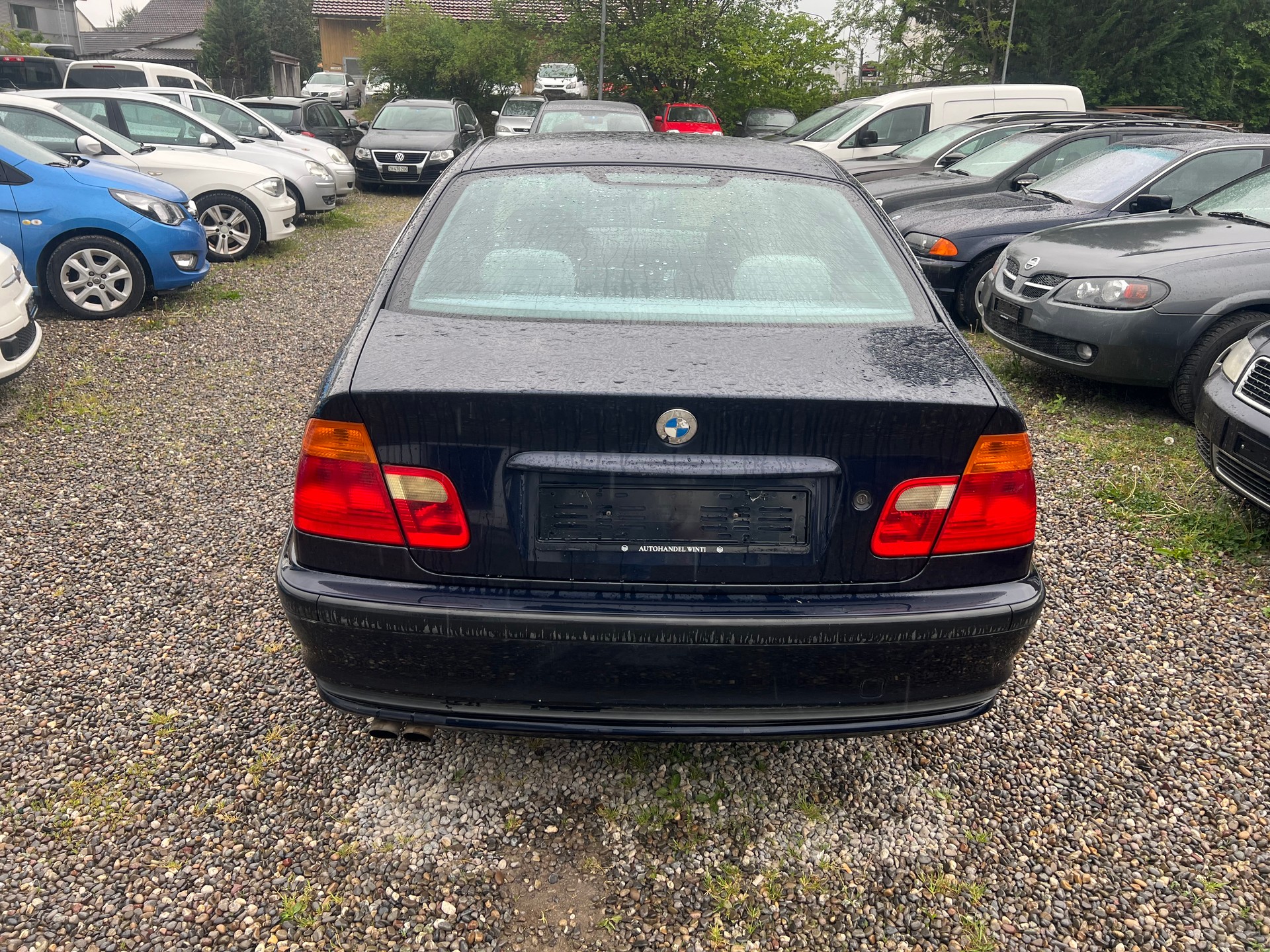 BMW 323i-image-4