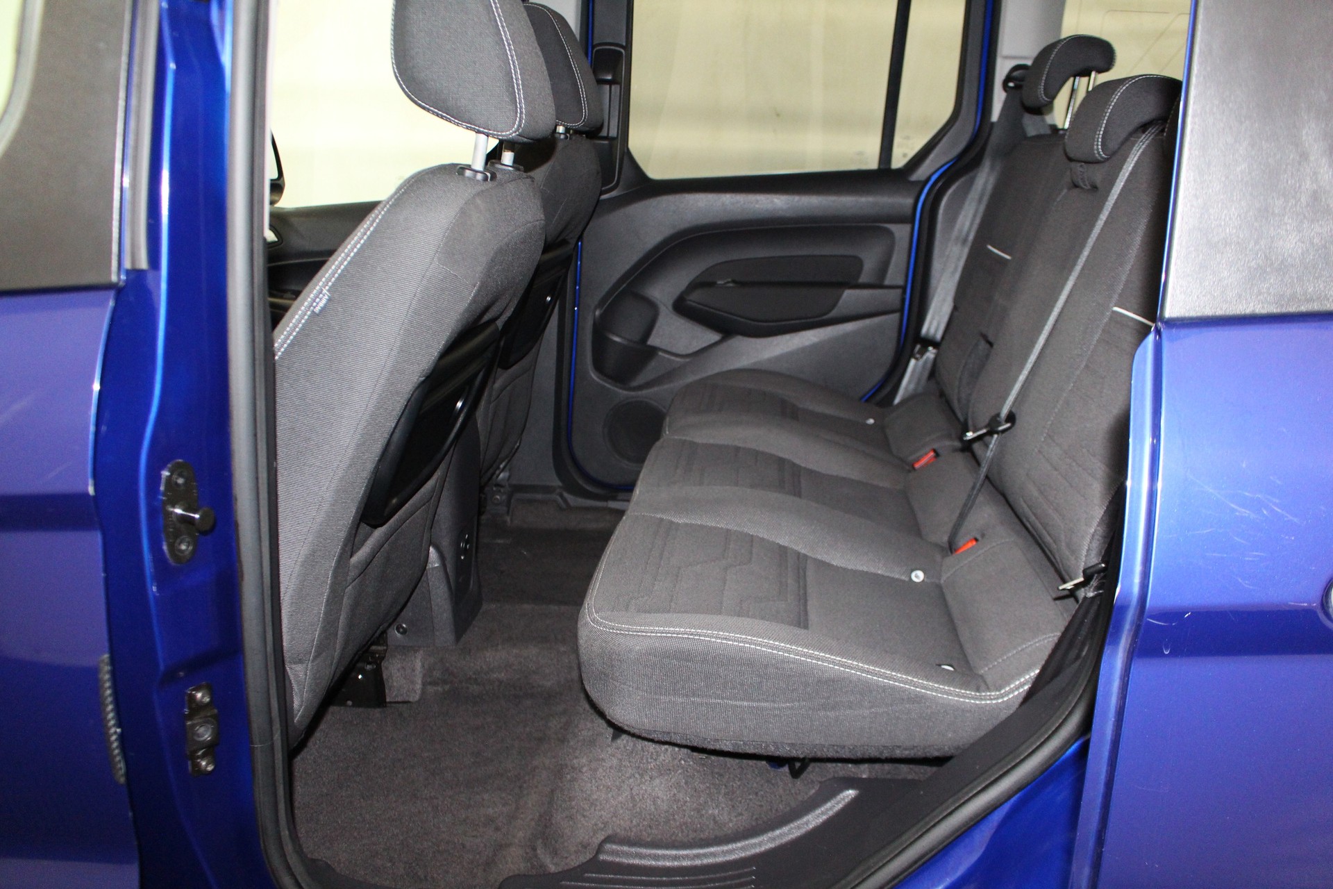 FORD Tourneo Connect 1.0 EcoB 100 Titanium-image-7