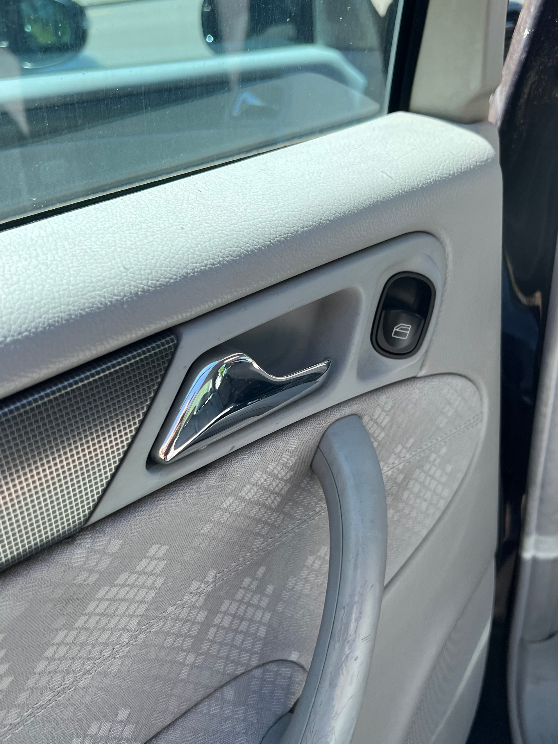 MERCEDES-BENZ C 270 CDI Avantgarde-image-9