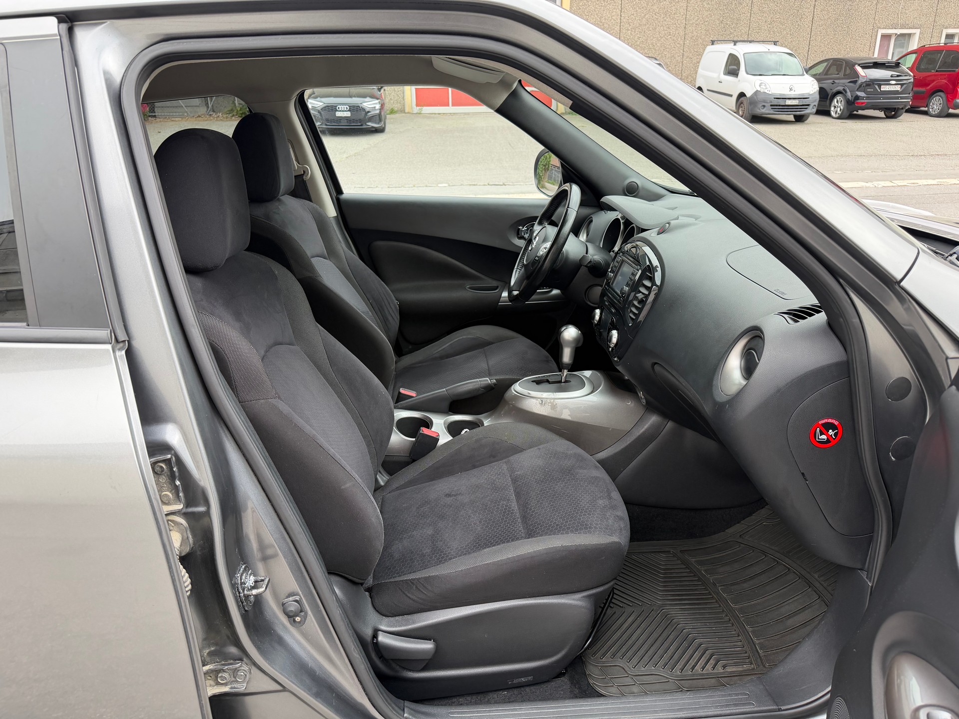 NISSAN Juke 1.6 DIG-T tekna 4x4 Xtronic M-CVT-image-3