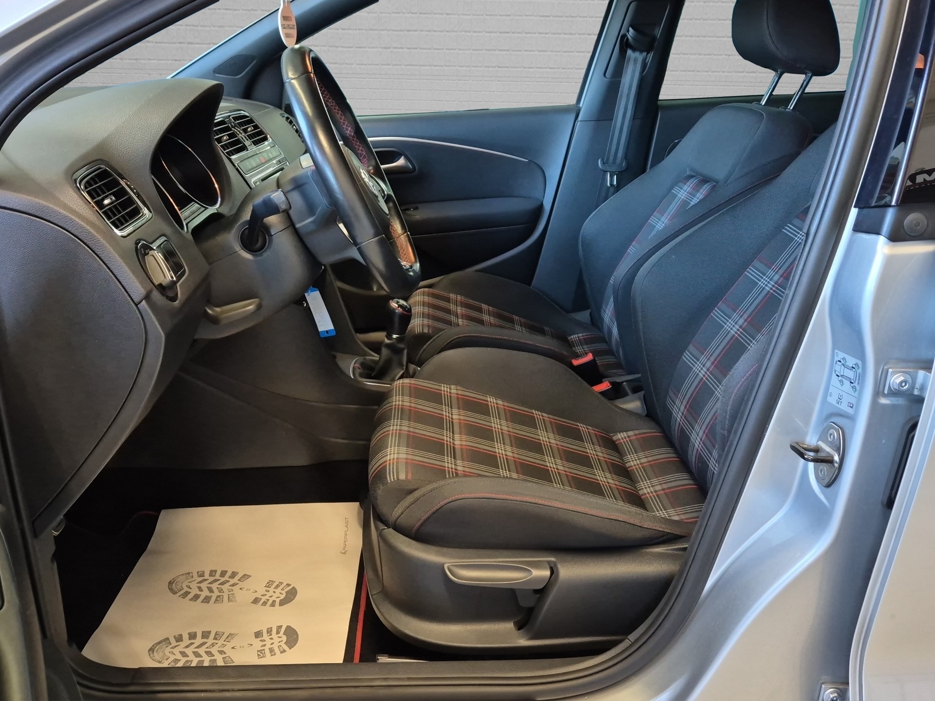 VW Polo 1.8 TSI GTI-image-16