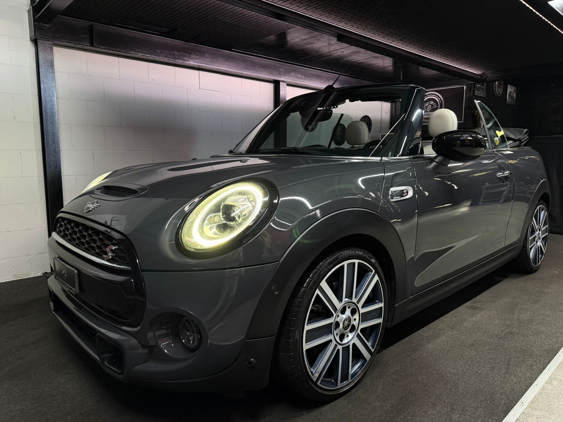 MINI Cooper S Cabriolet DKG-showroom-element-1