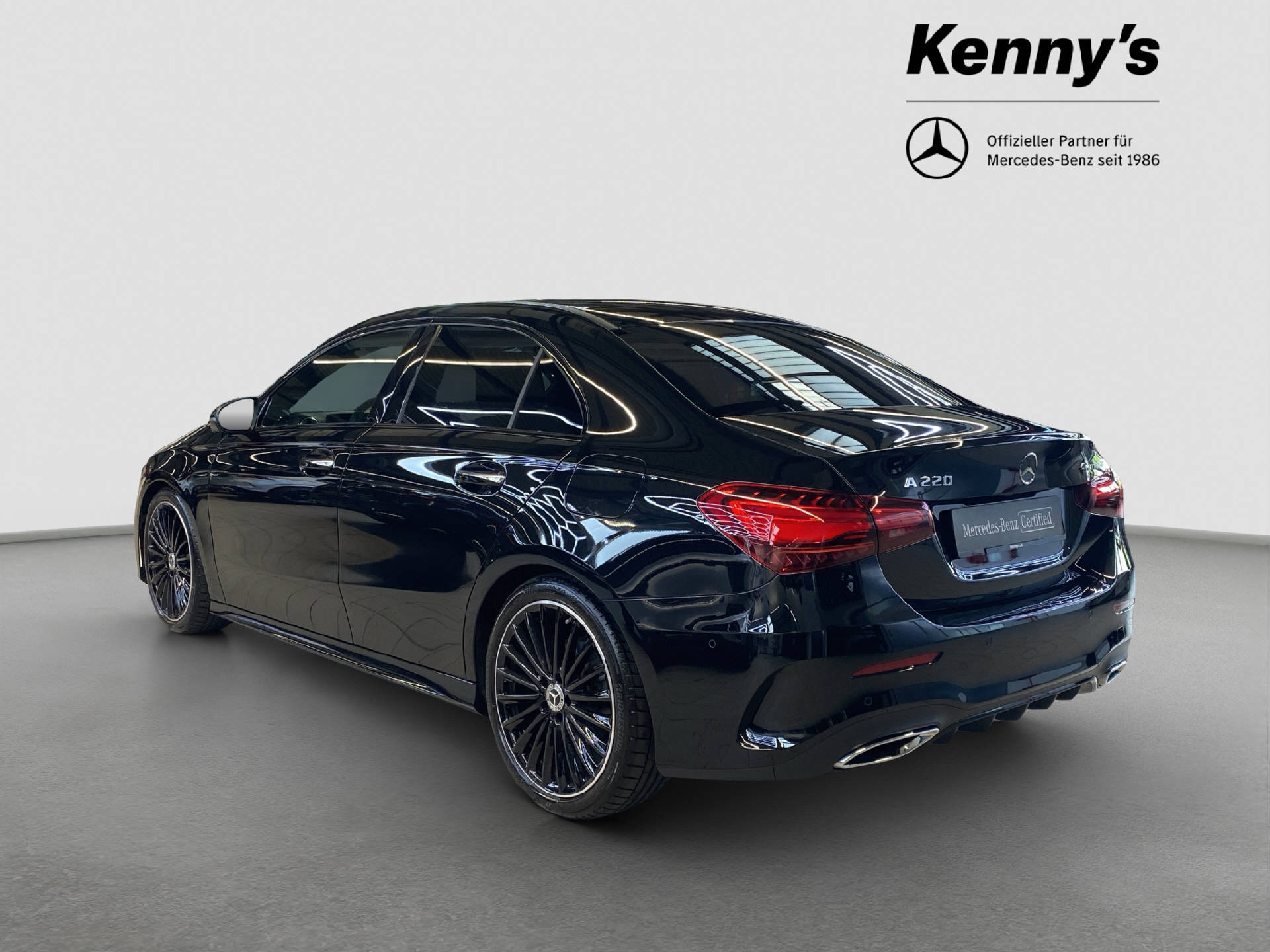 MERCEDES-BENZ A 220 AMG Line Limousine 4MATIC-showroom-element-3