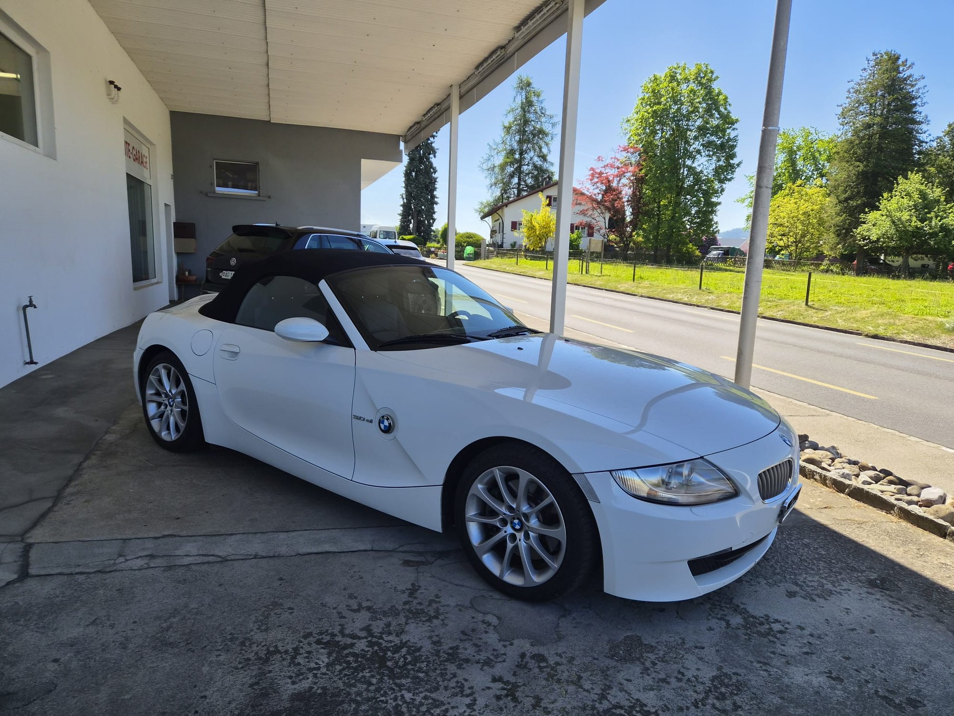 BMW Z4 3.0si Roadster-image-3