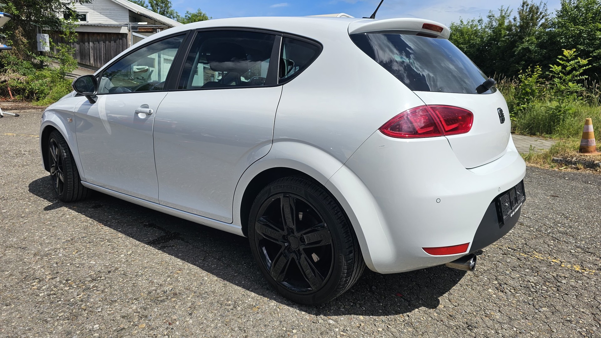SEAT Leon 2.0 TSI FR DSG-image-1