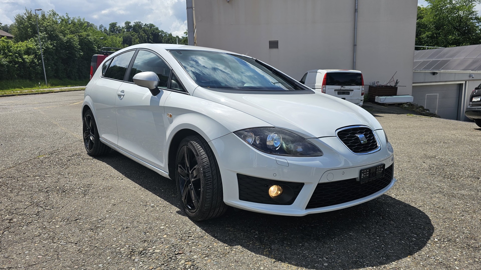 SEAT Leon 2.0 TSI FR DSG-image-2