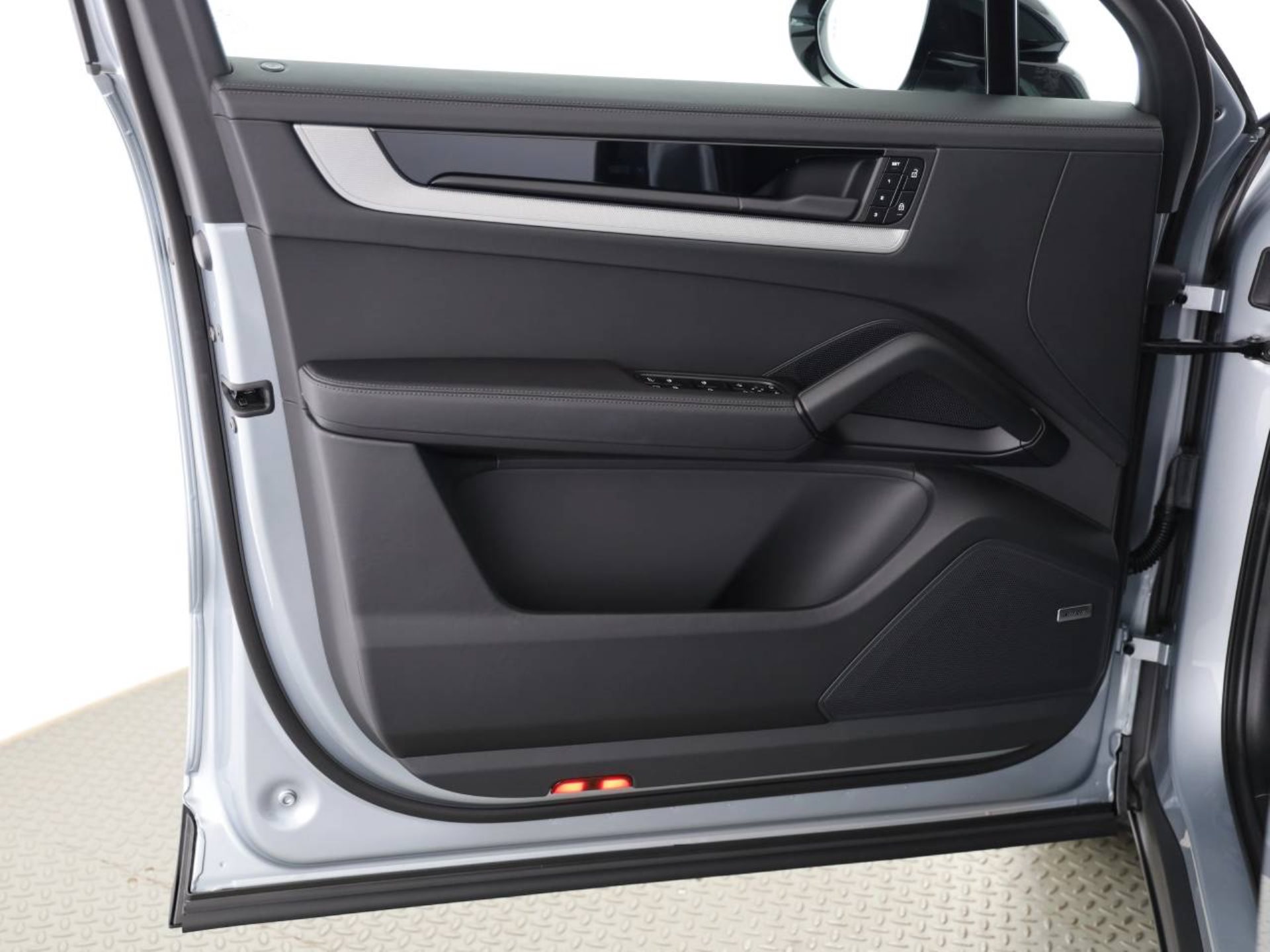 PORSCHE Cayenne E-Hybrid-image-9