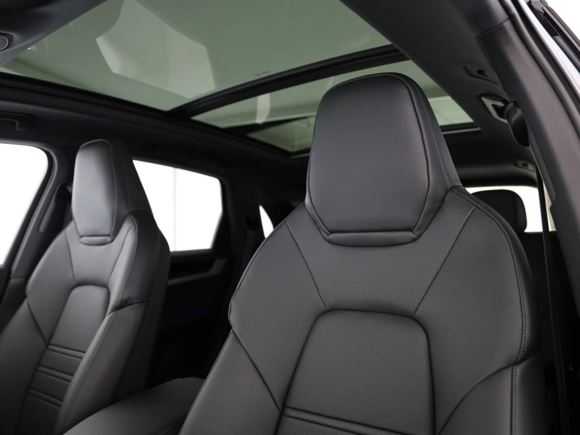 PORSCHE Cayenne E-Hybrid-image-4