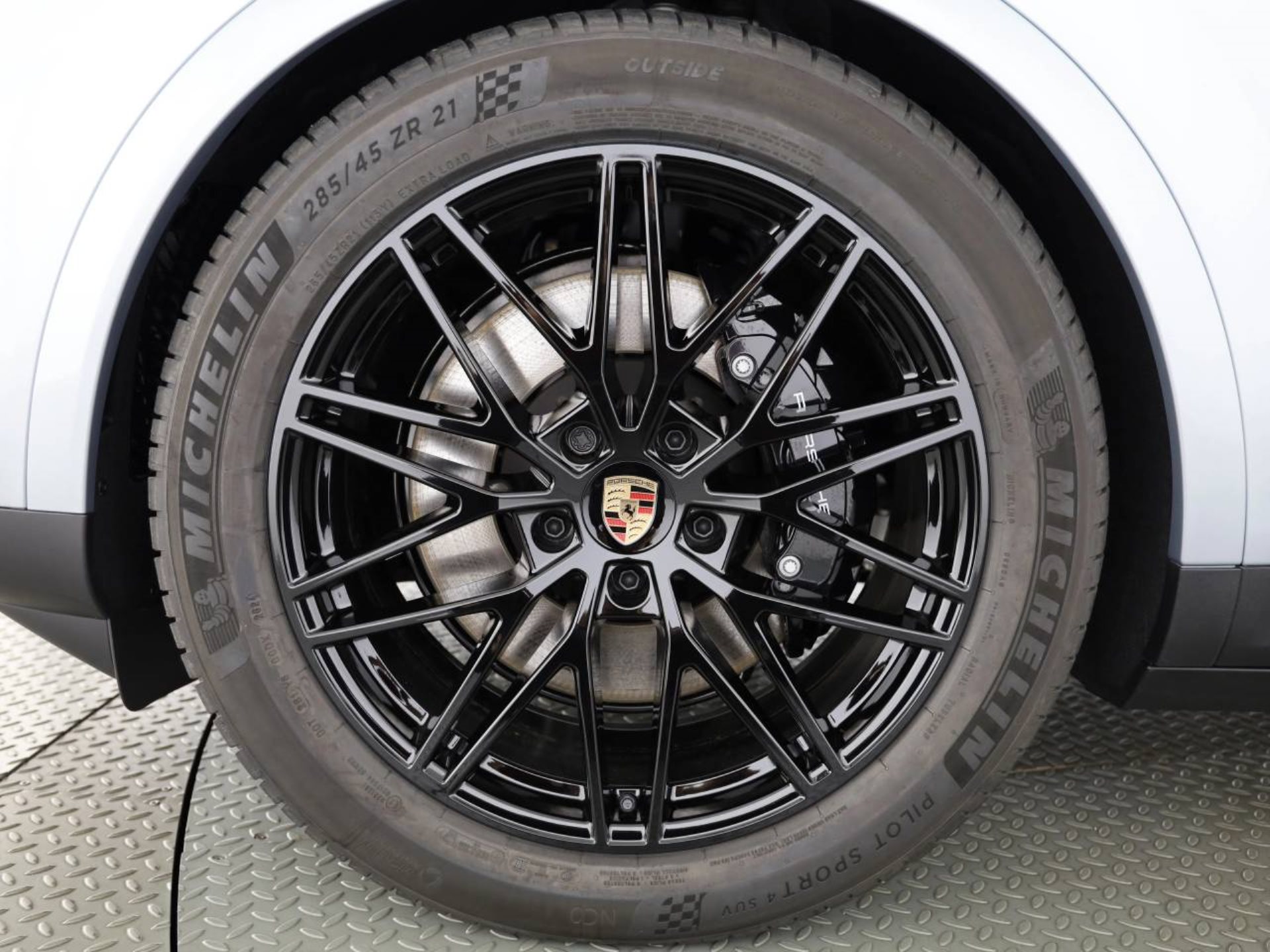 PORSCHE Cayenne E-Hybrid-image-5