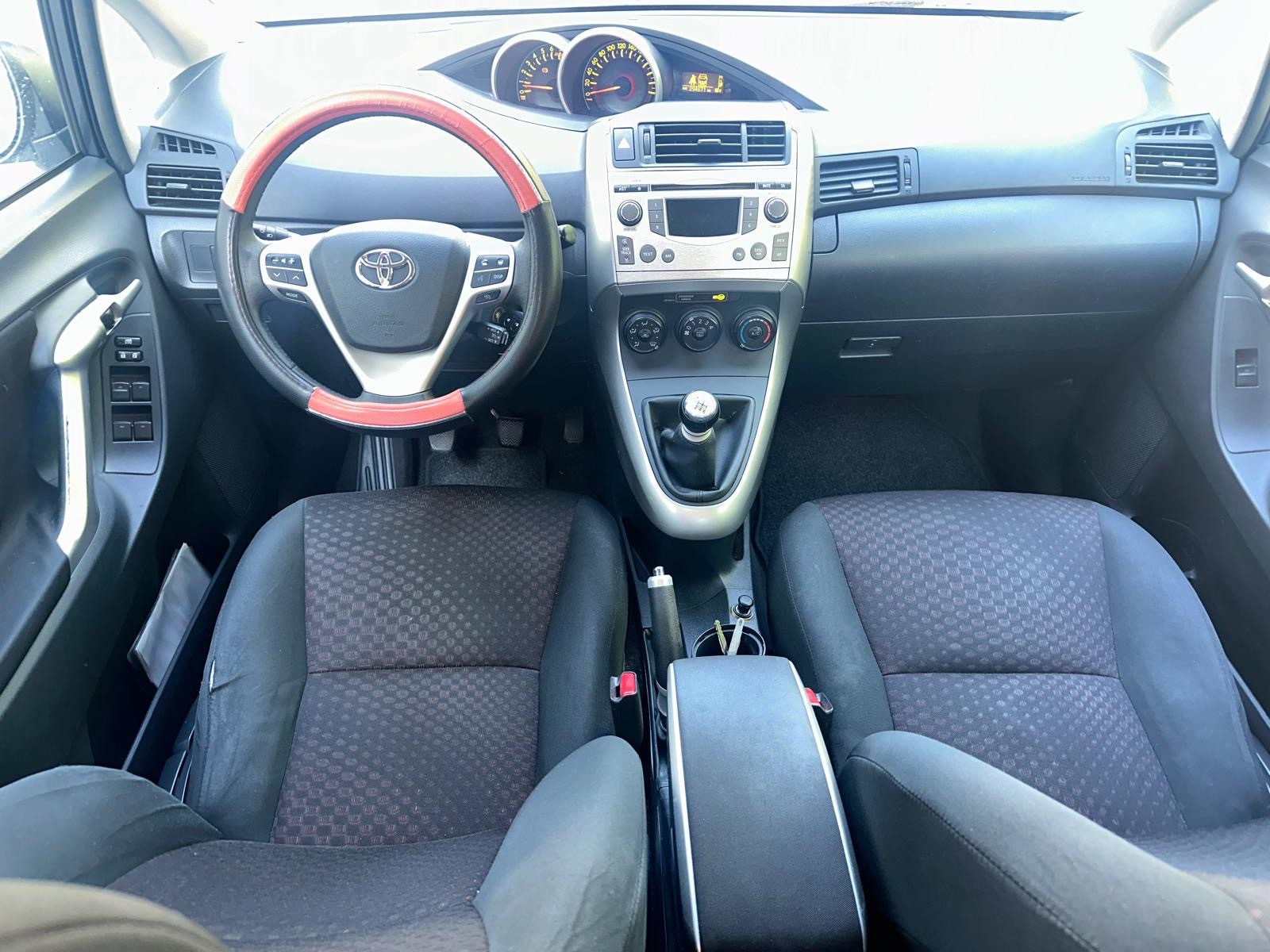 TOYOTA Verso 1.8 Linea Luna-image-4