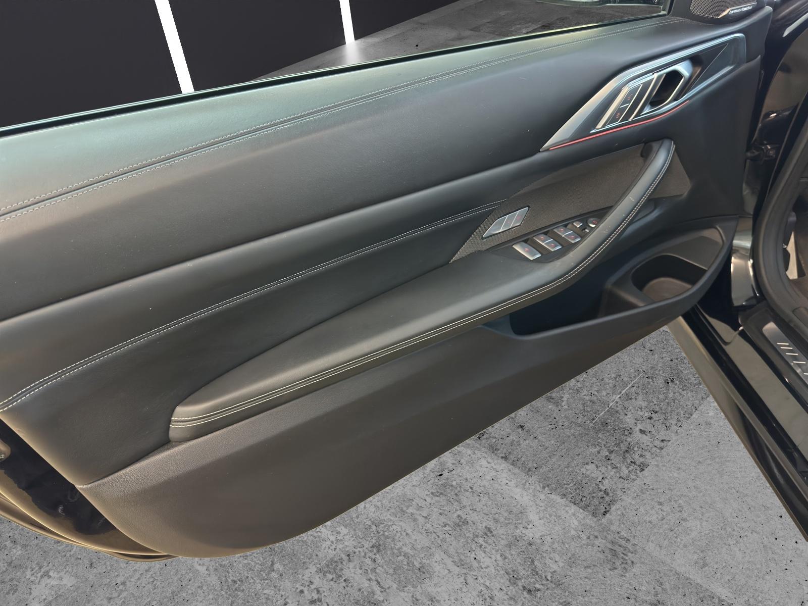 BMW M440i xDrive Cabrio-image-9