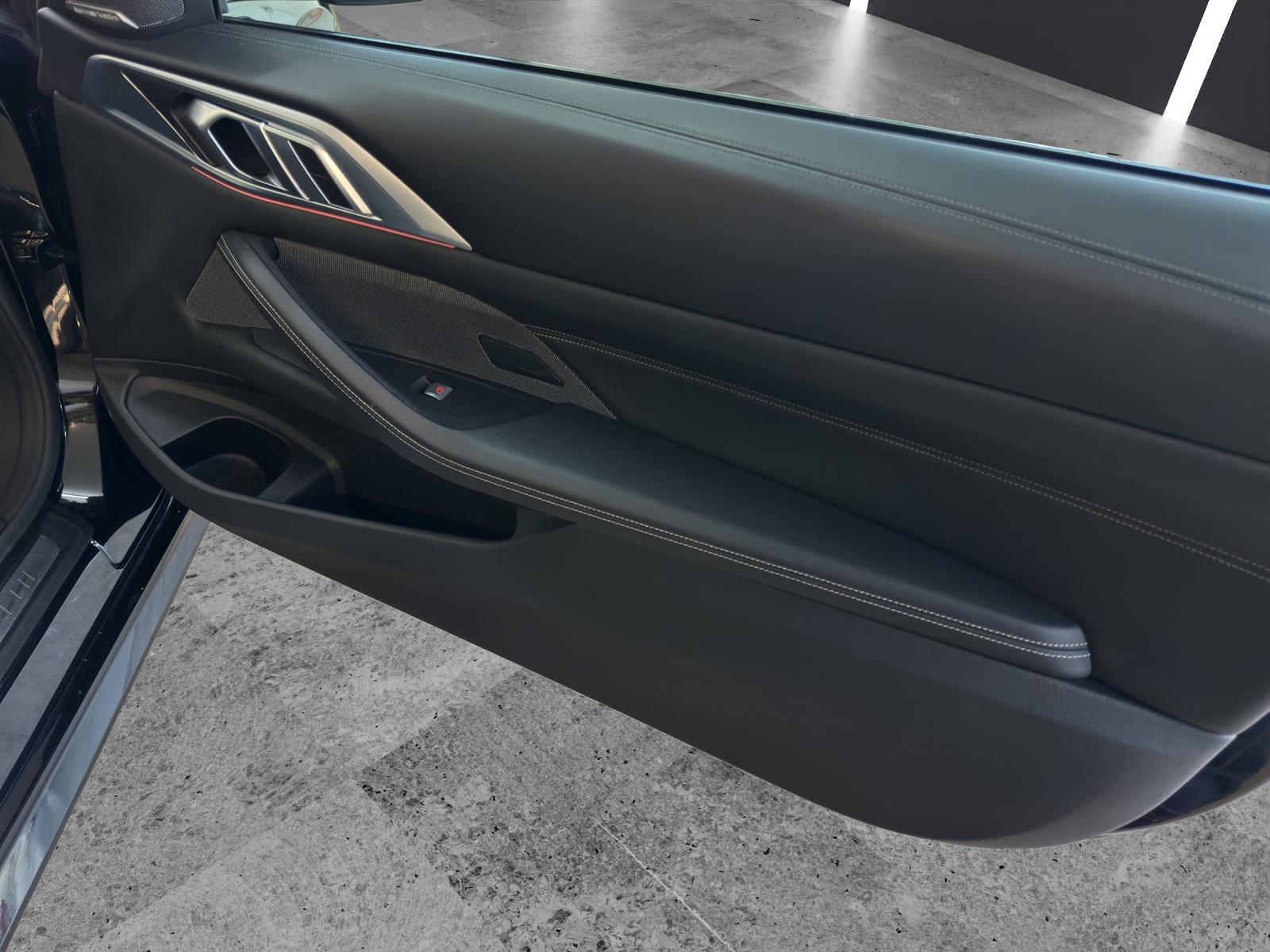 BMW M440i xDrive Cabrio-image-15