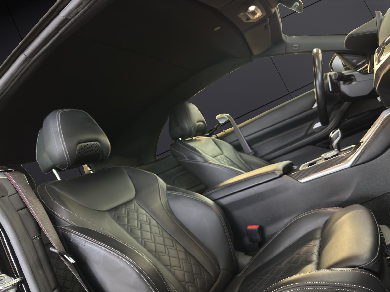 BMW M440i xDrive Cabrio-image-16