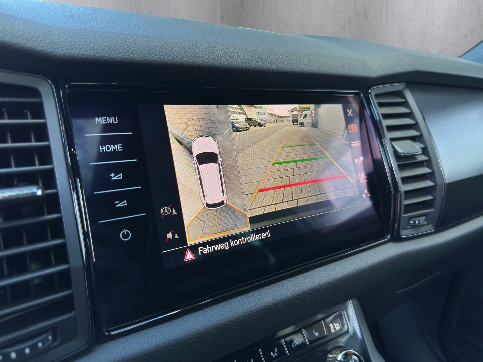 SKODA Kodiaq 2.0 TSI Dynamic-image-12