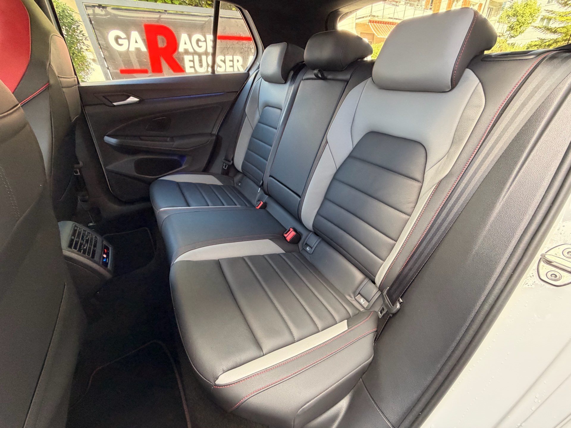 VW Golf GTI CLUBSPORT *** TOPAUSSTATTUNG MIT LEDER VIENNA ***-image-28