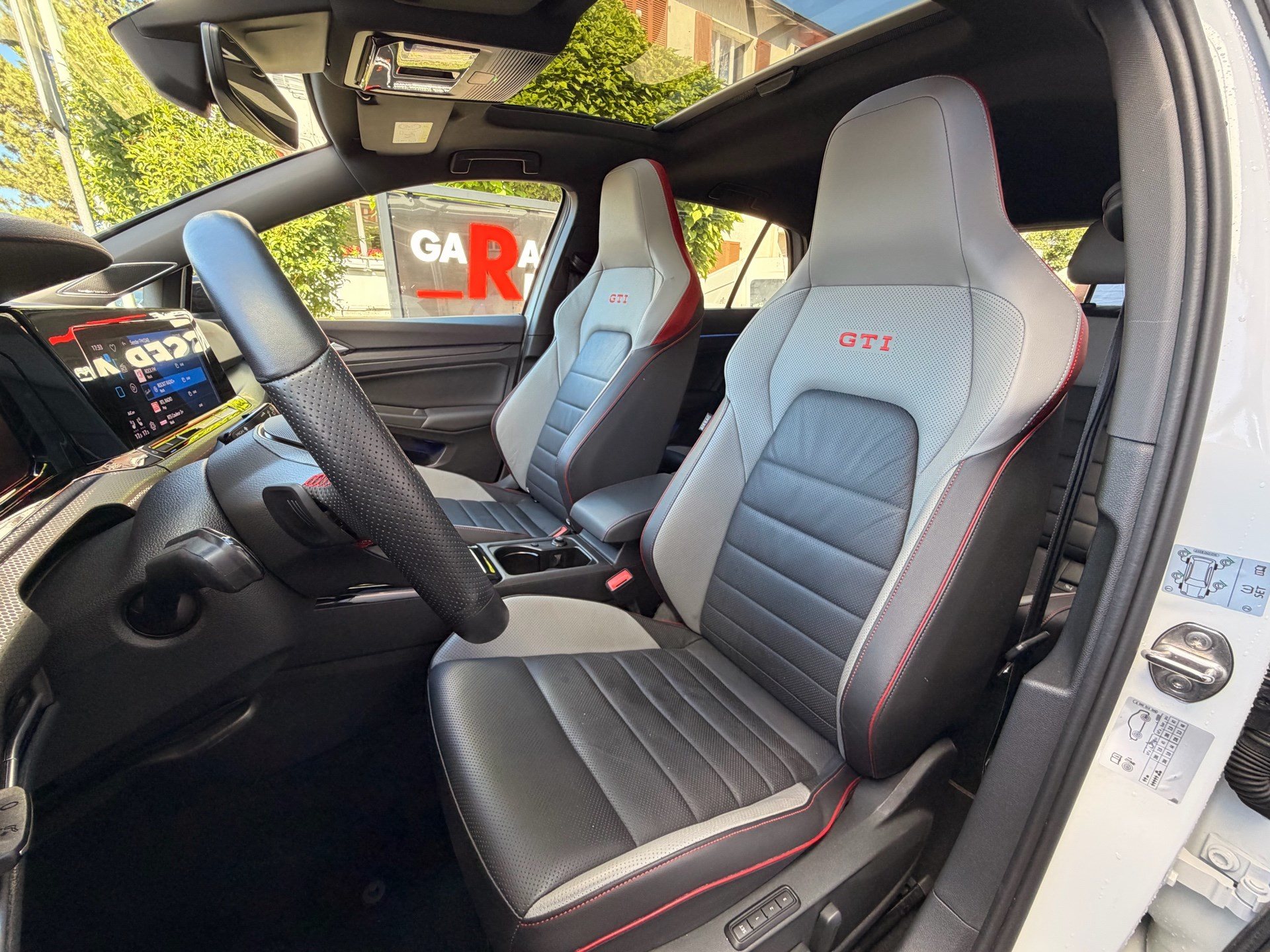 VW Golf GTI CLUBSPORT *** TOPAUSSTATTUNG MIT LEDER VIENNA ***-image-8