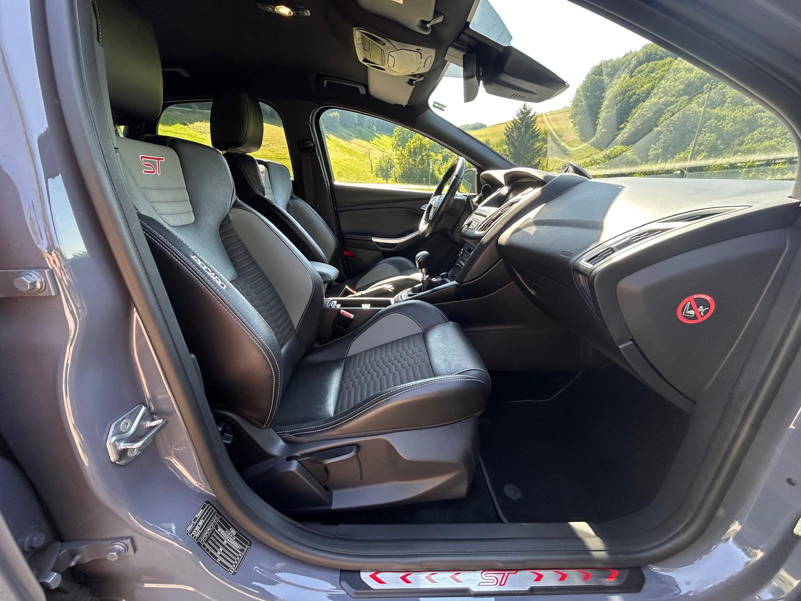 FORD Focus 2.0 TDCi ST2-image-10