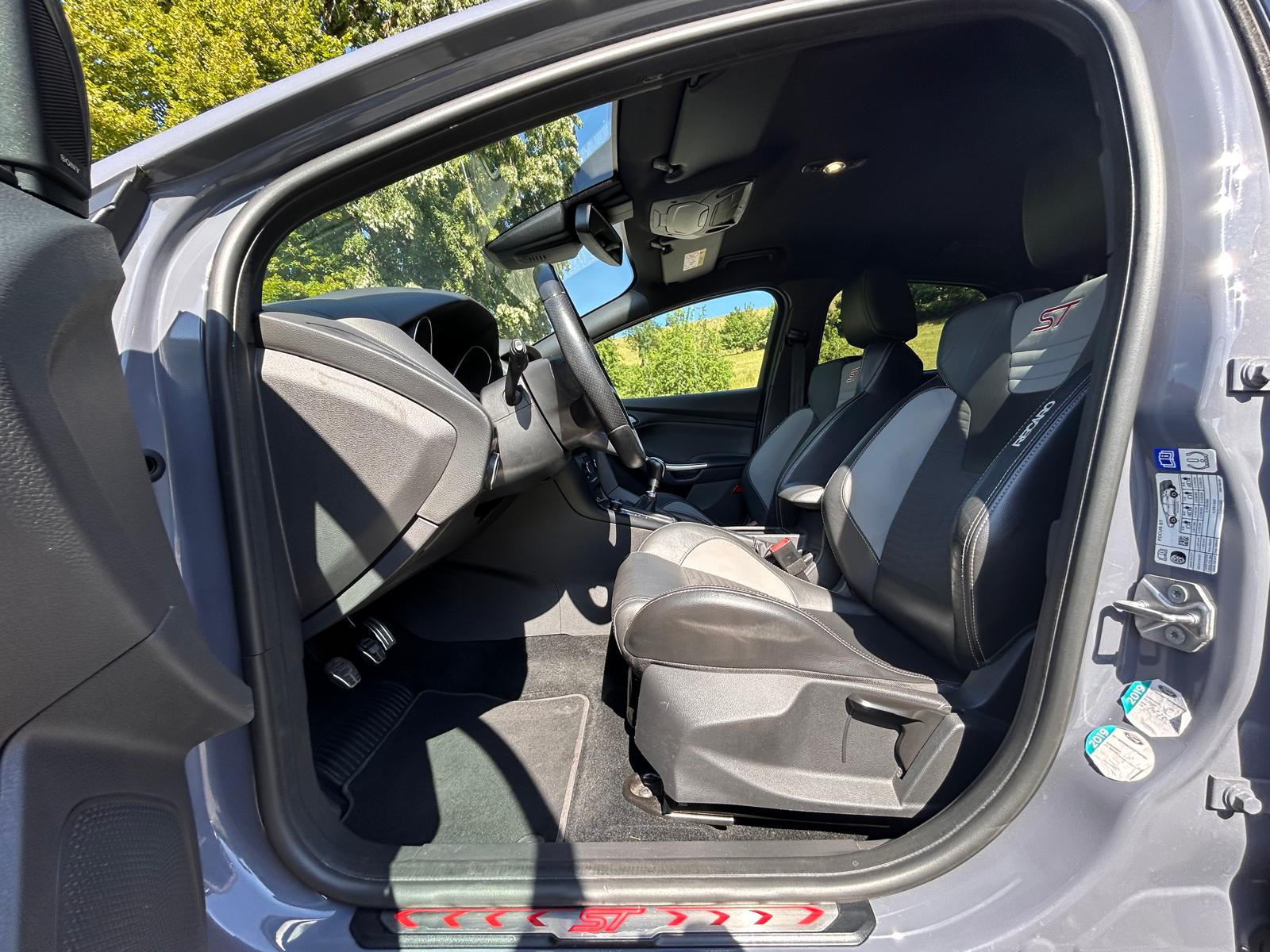 FORD Focus 2.0 TDCi ST2-image-13