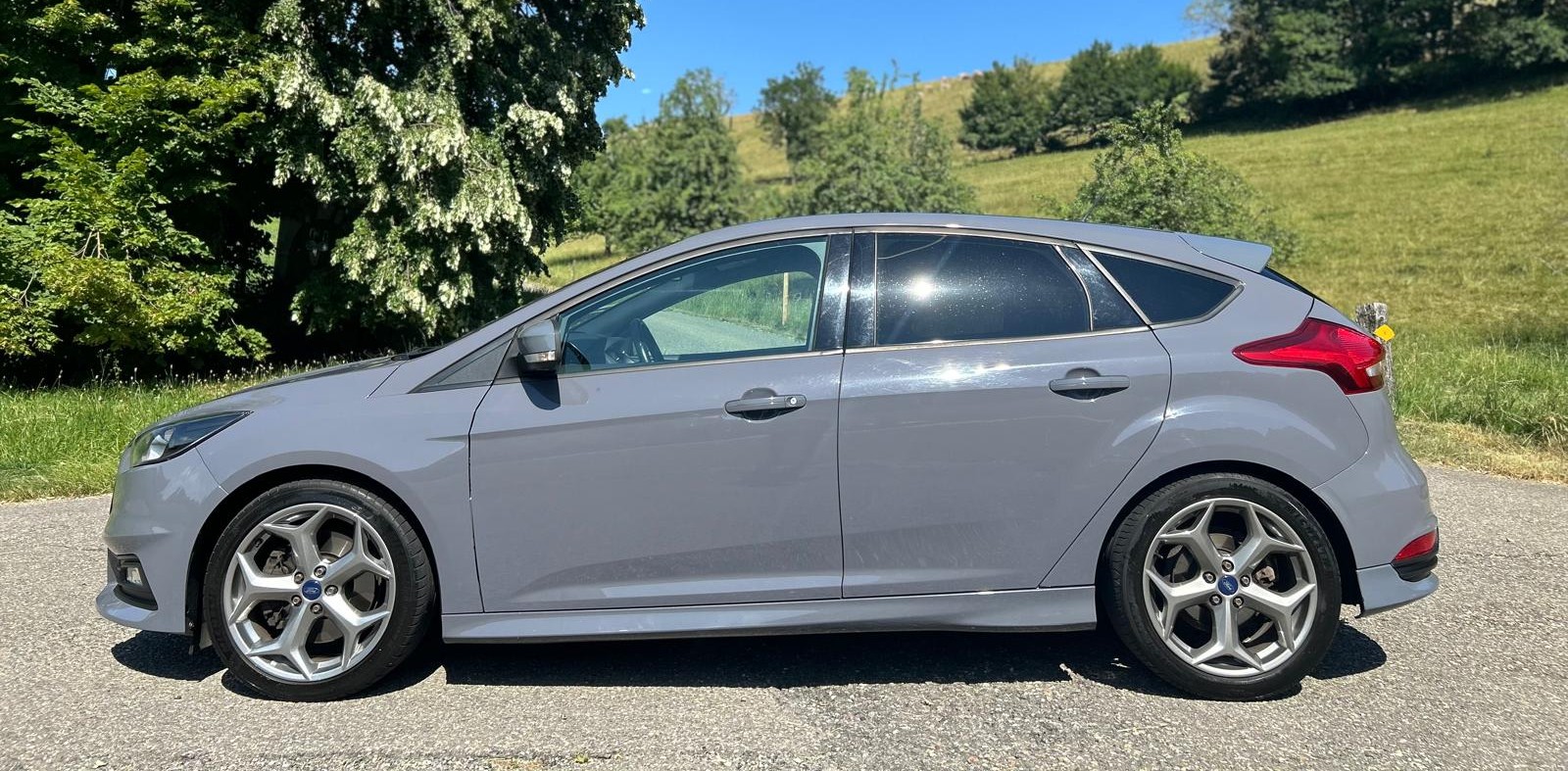 FORD Focus 2.0 TDCi ST2-showroom-element-1