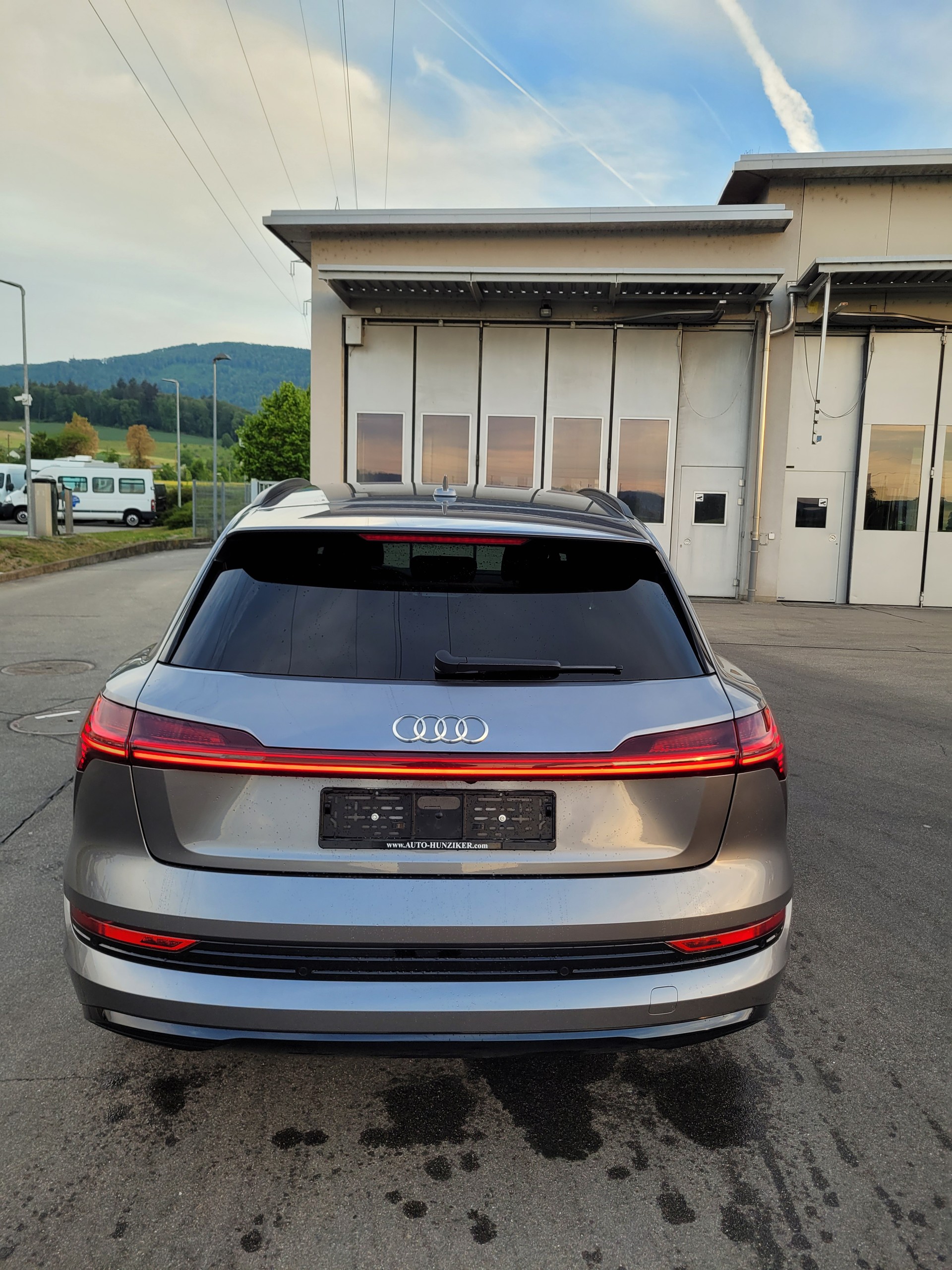 AUDI e-tron 55 S Line Black Edition quattro-image-2