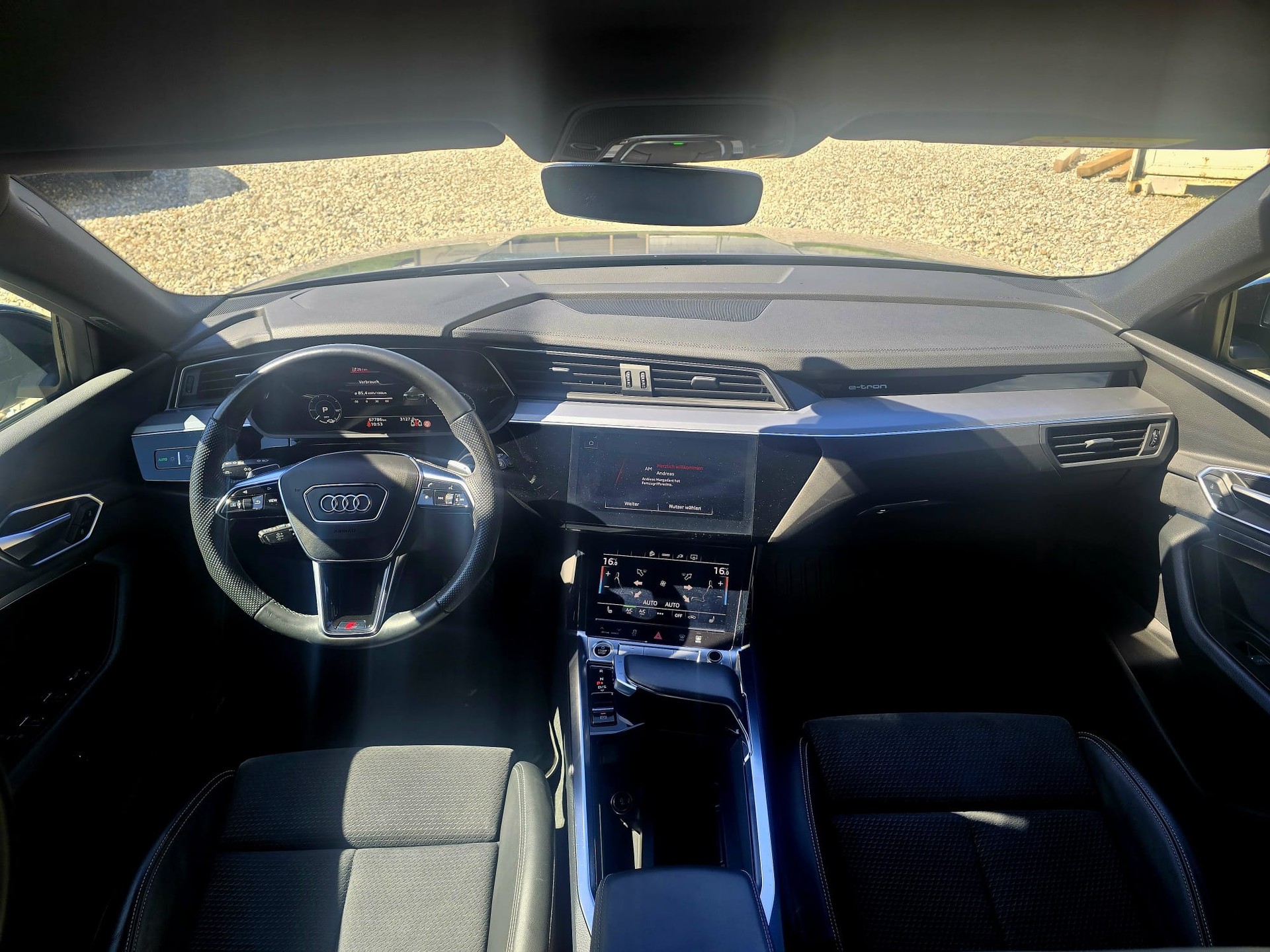 AUDI e-tron 55 S Line Black Edition quattro-image-13