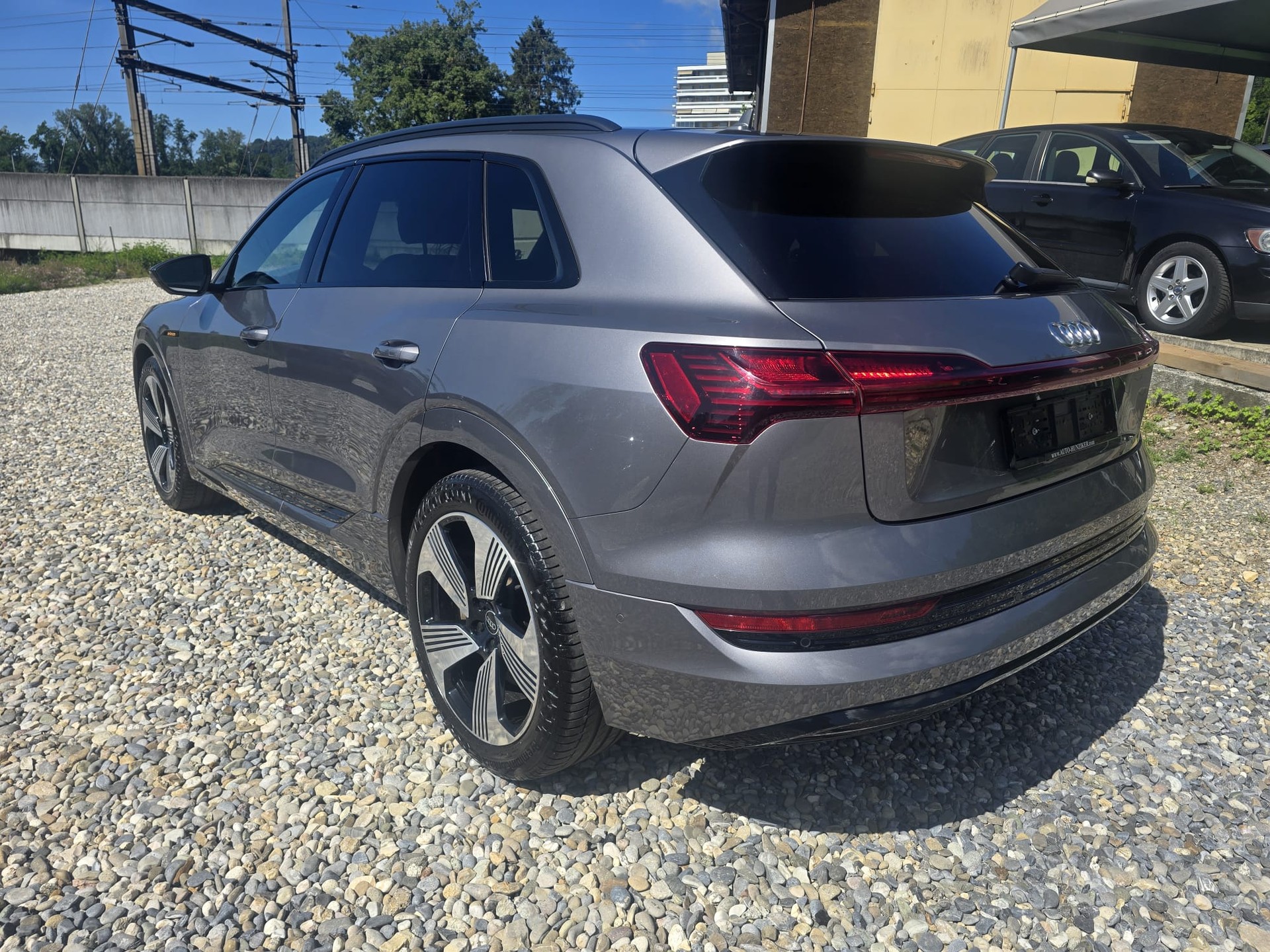 AUDI e-tron 55 S Line Black Edition quattro-image-9