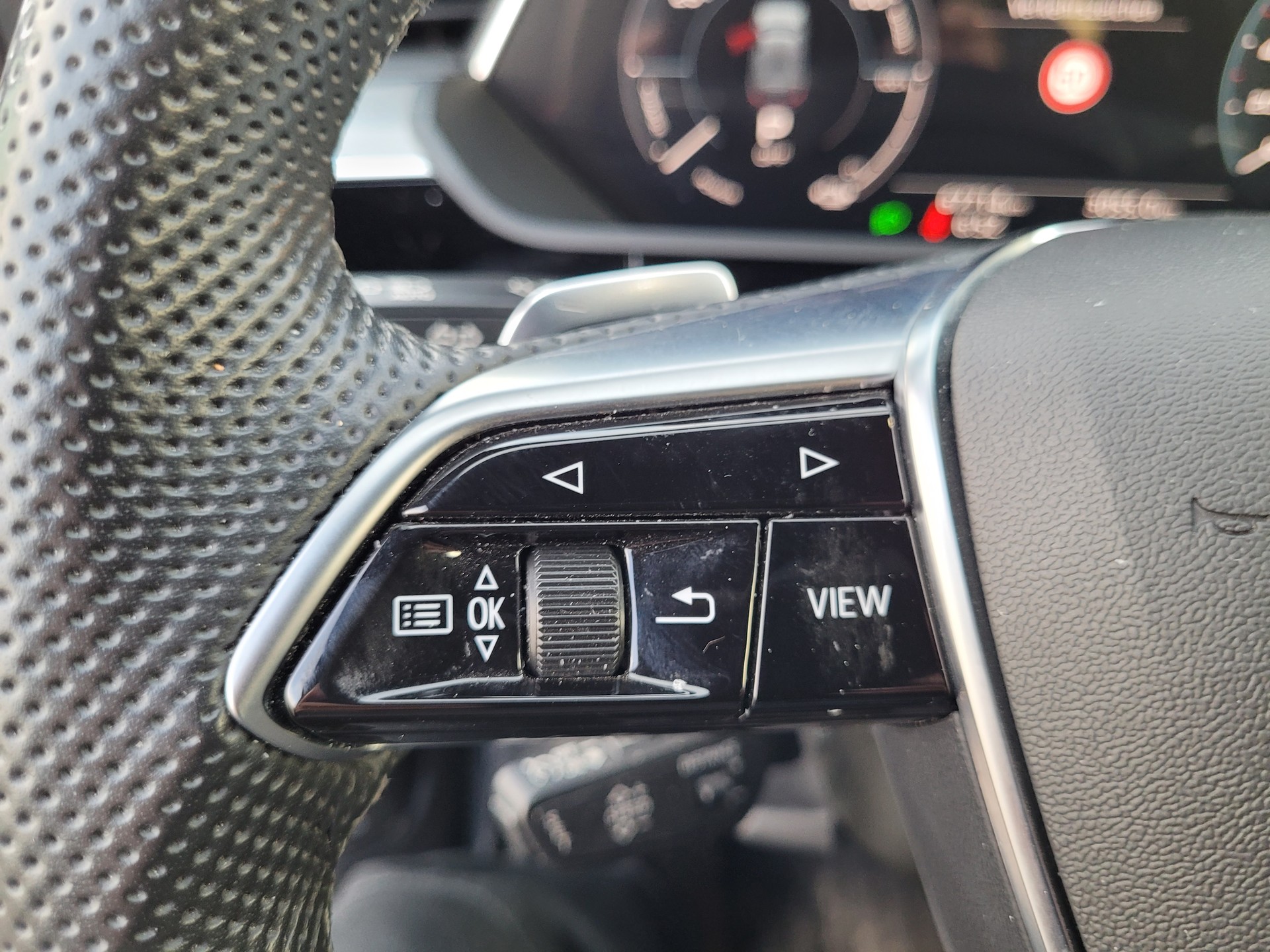 AUDI e-tron 55 S Line Black Edition quattro-image-5