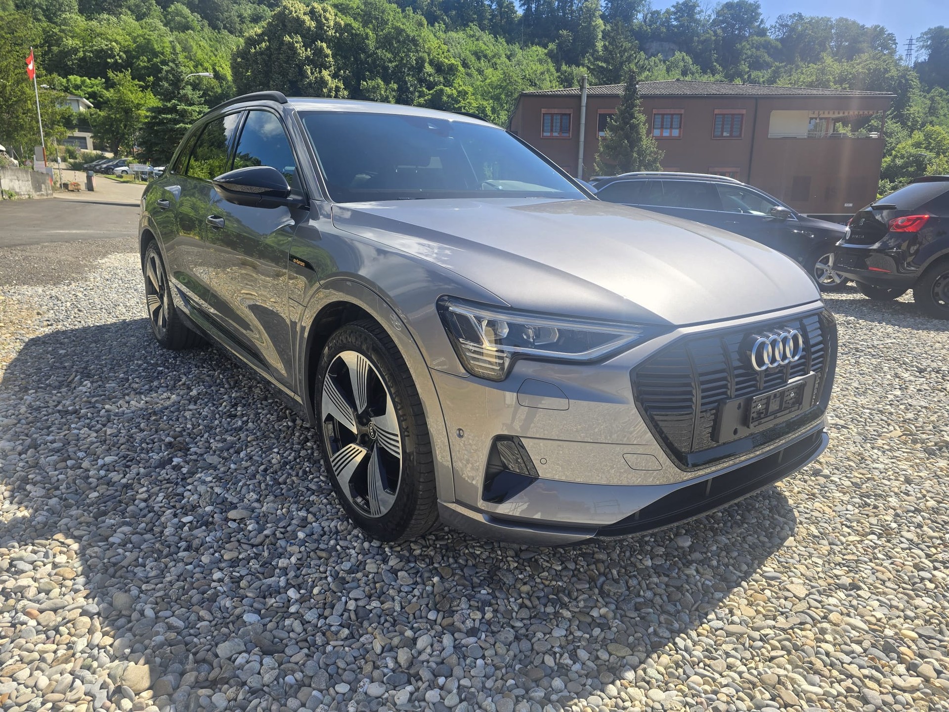 AUDI e-tron 55 S Line Black Edition quattro-image-10