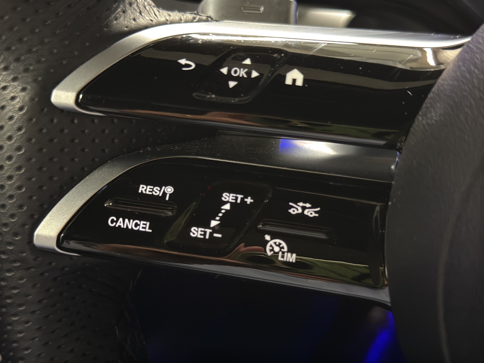 MERCEDES-BENZ GLB 220 4Matic 8G-Tronic-image-18