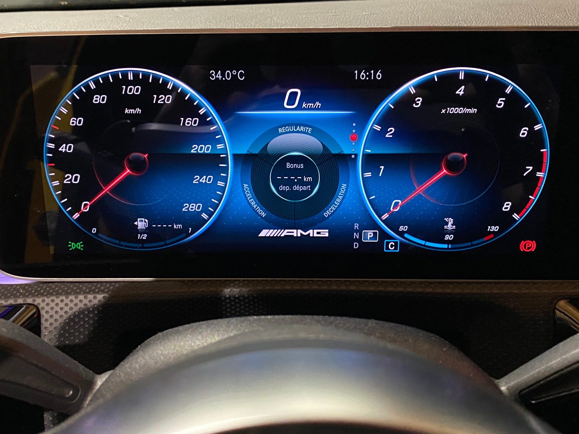 MERCEDES-BENZ A 35 AMG 4Matic Speedshift-image-17
