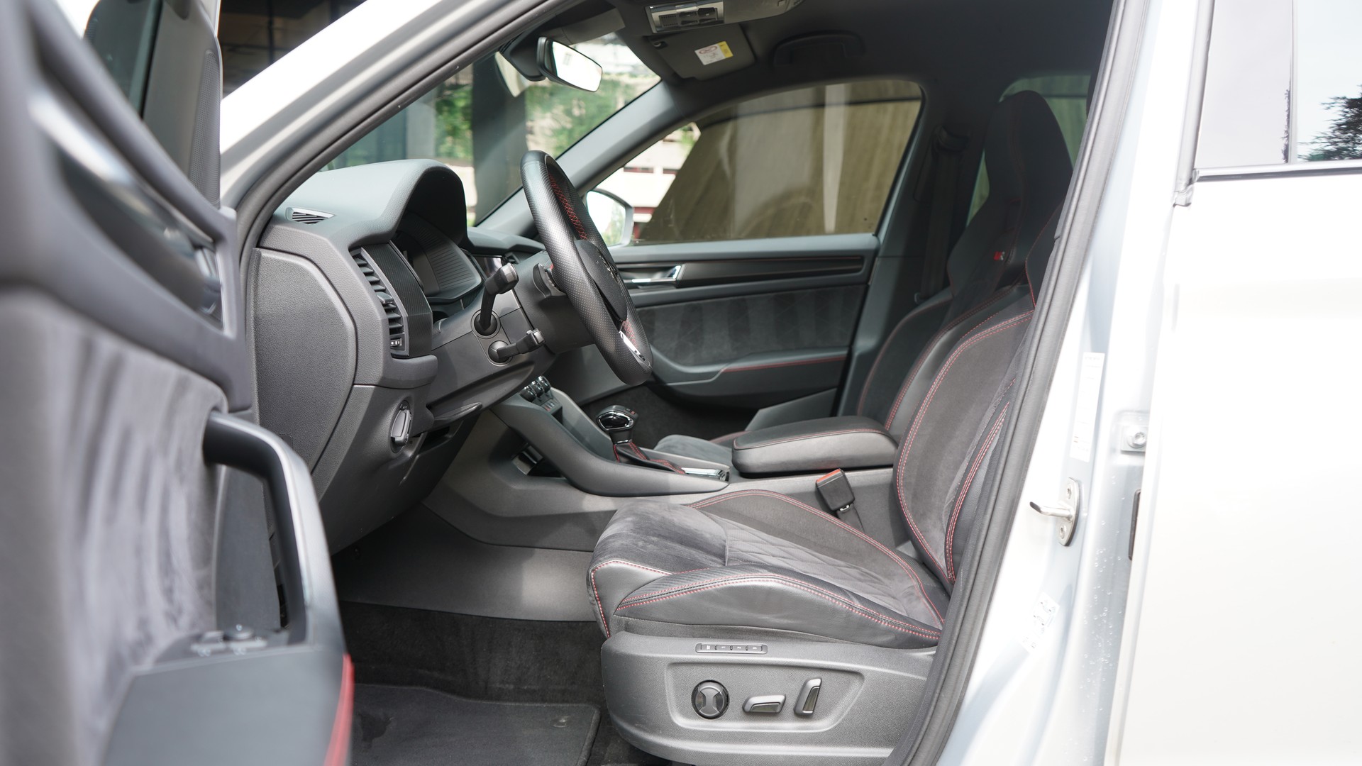SKODA Kodiaq 2.0 Bi-TDI SCR RS 4x4 DSG-image-5