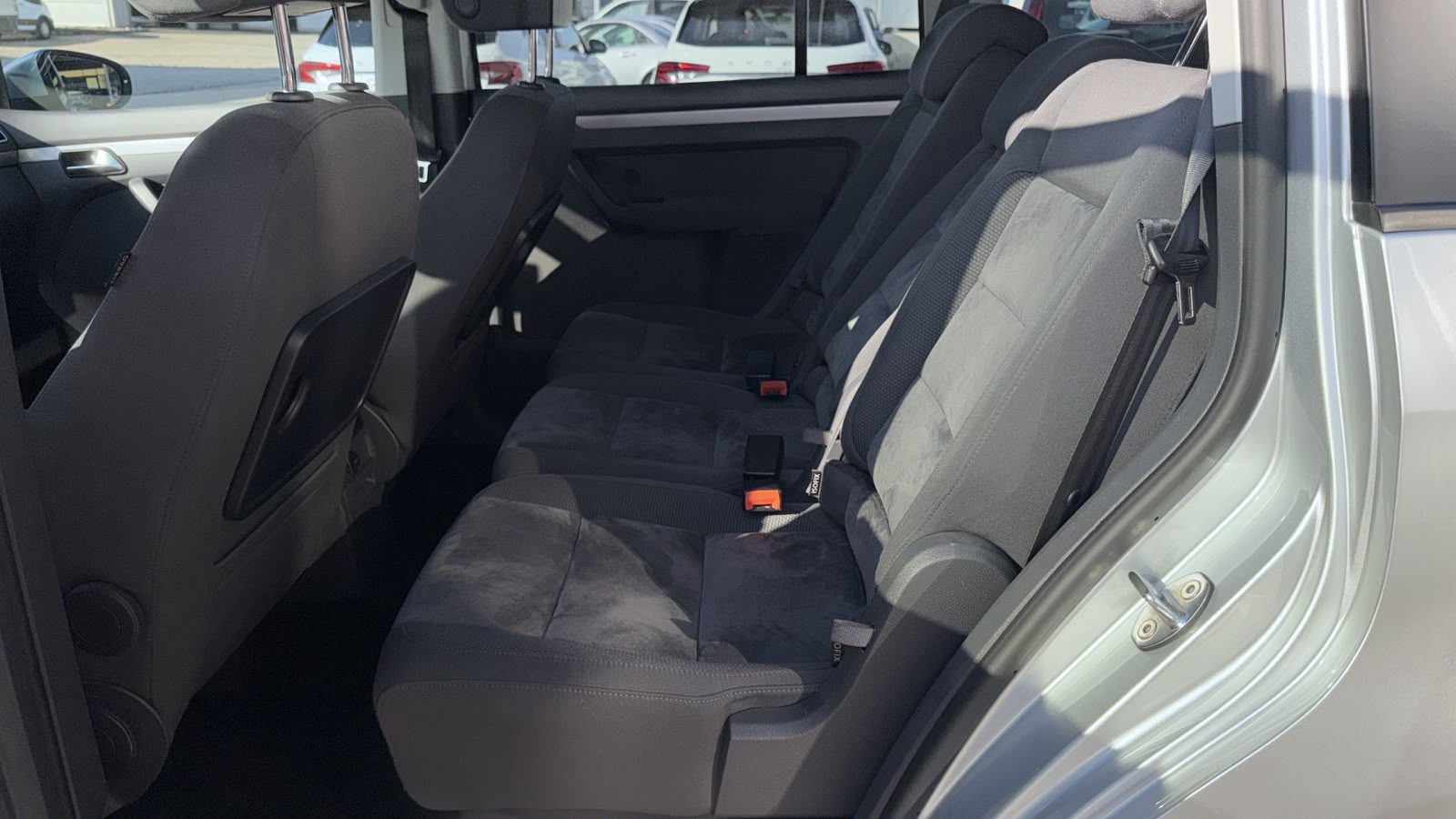 VW Touran 1.6 TDI BlueMotion Technology Highline DSG-image-16