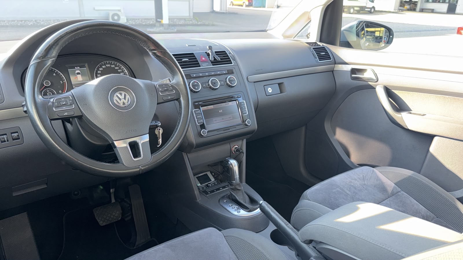 VW Touran 1.6 TDI BlueMotion Technology Highline DSG-image-18