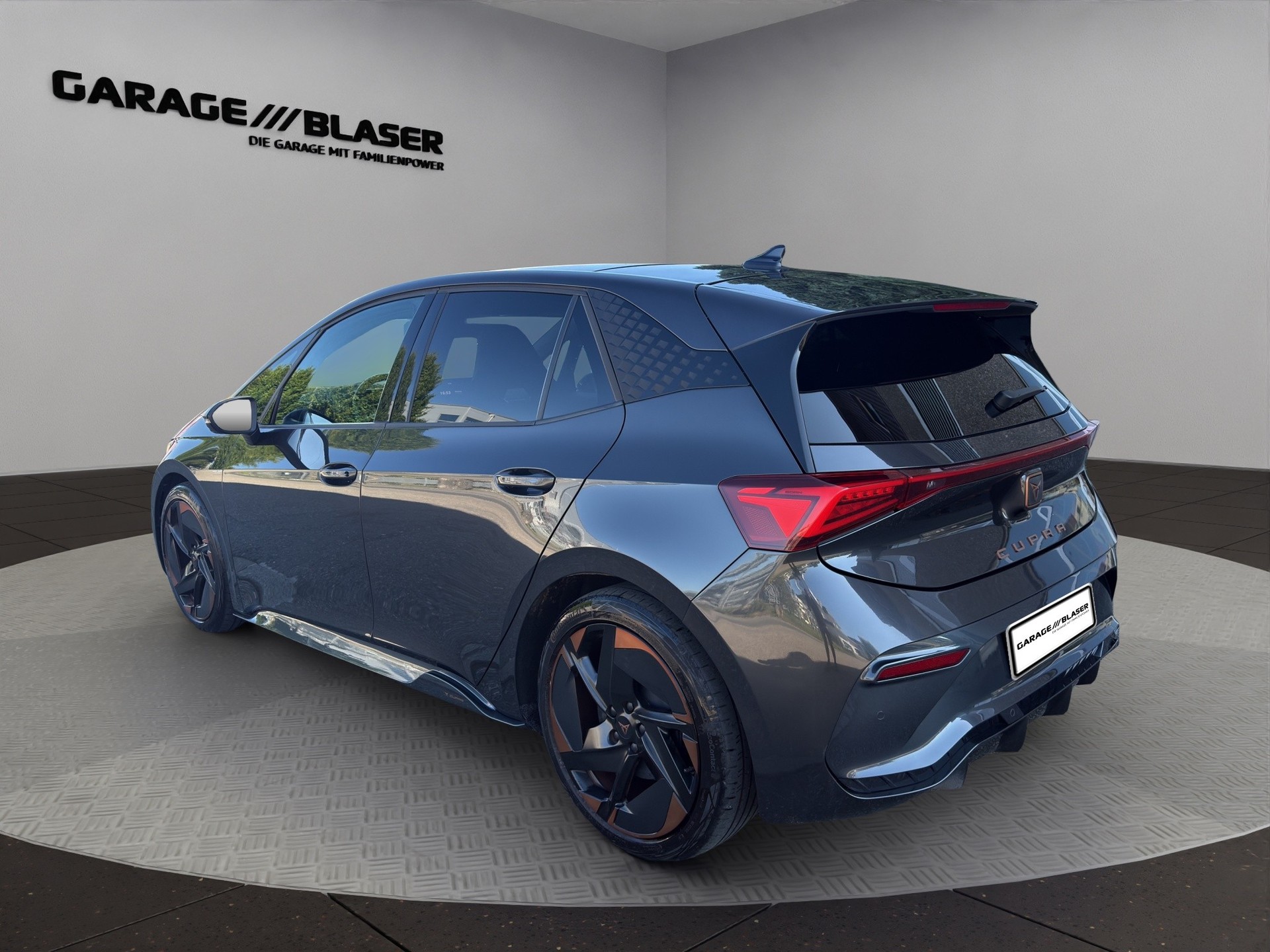 CUPRA Born 58 kWh-showroom-element-2