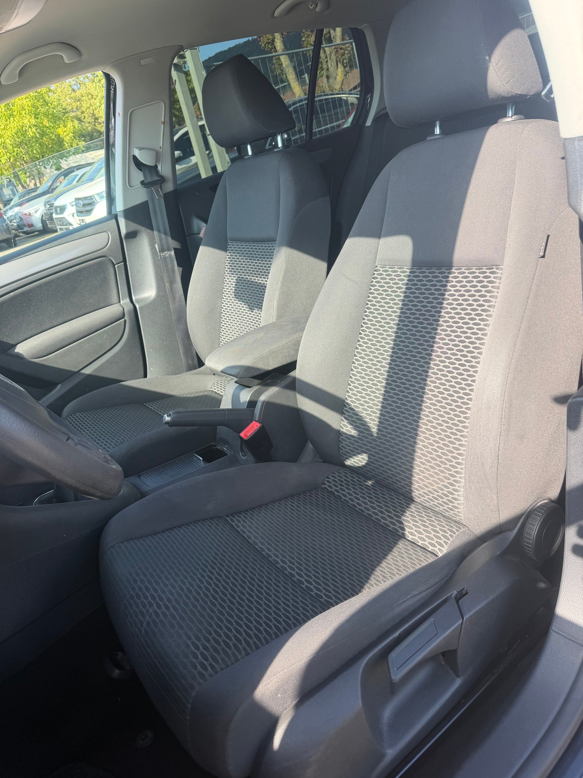 VW Golf 2.0 TDI Highline 4Motion-image-8