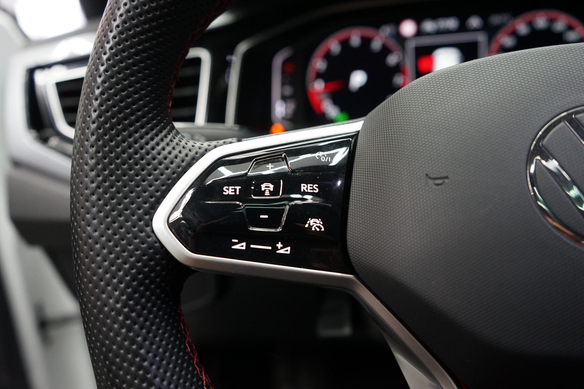 VW Polo 2.0 TSI GTI DSG-image-7