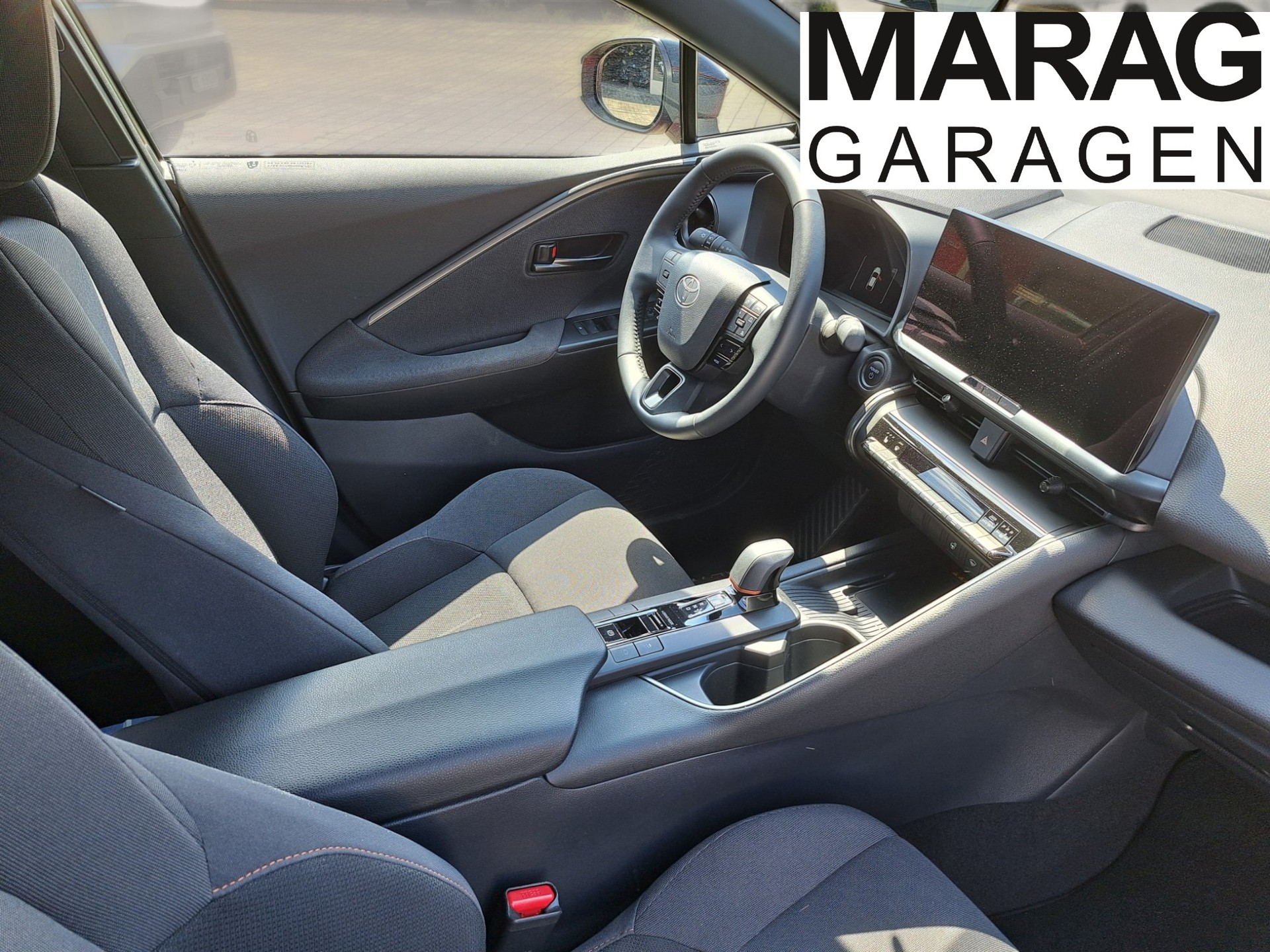 TOYOTA C-HR 2.0 PHEV CVT Swiss Edition-image-4