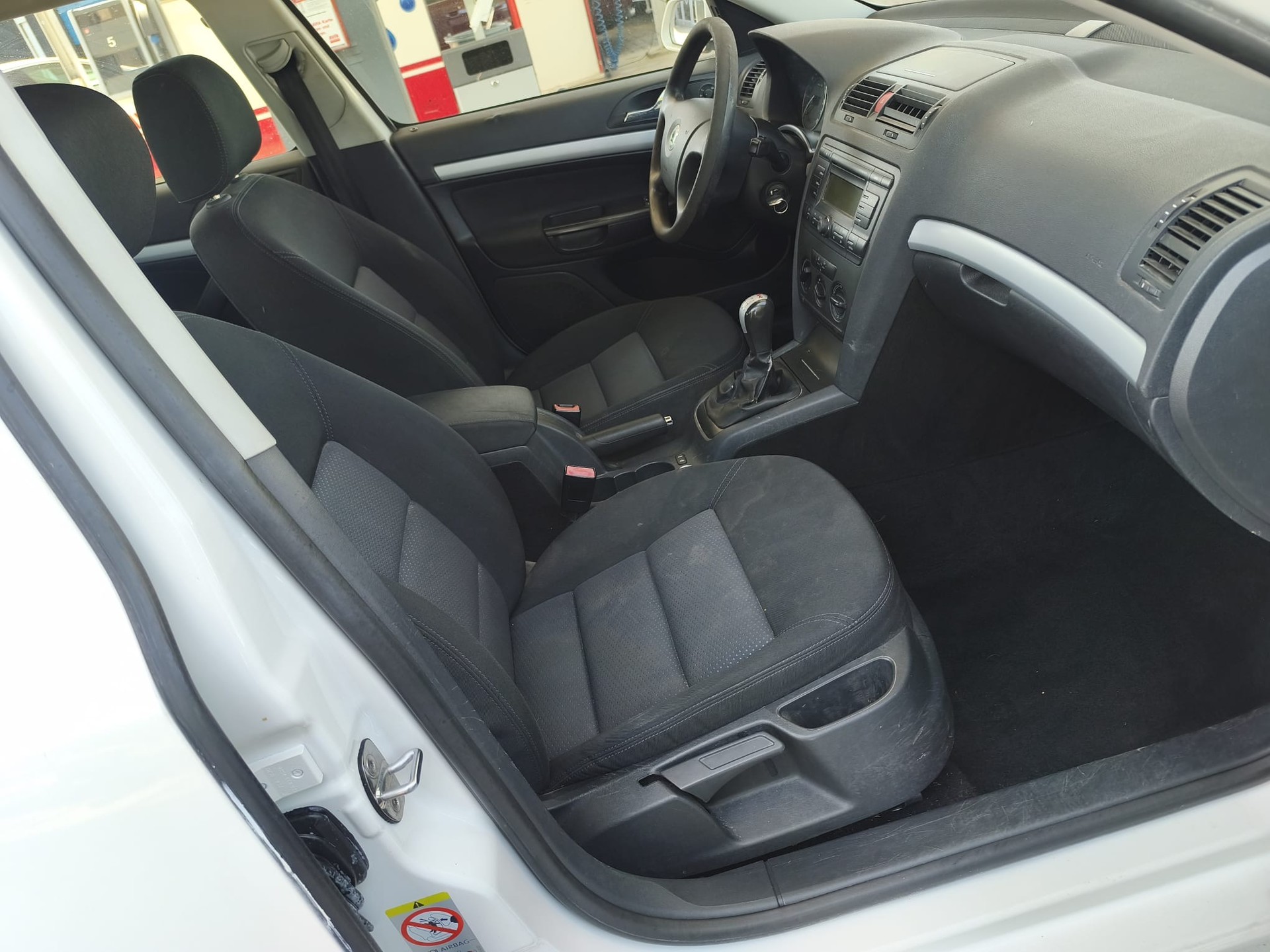 SKODA Octavia 1.9 TDI Adventure 4x4-image-7