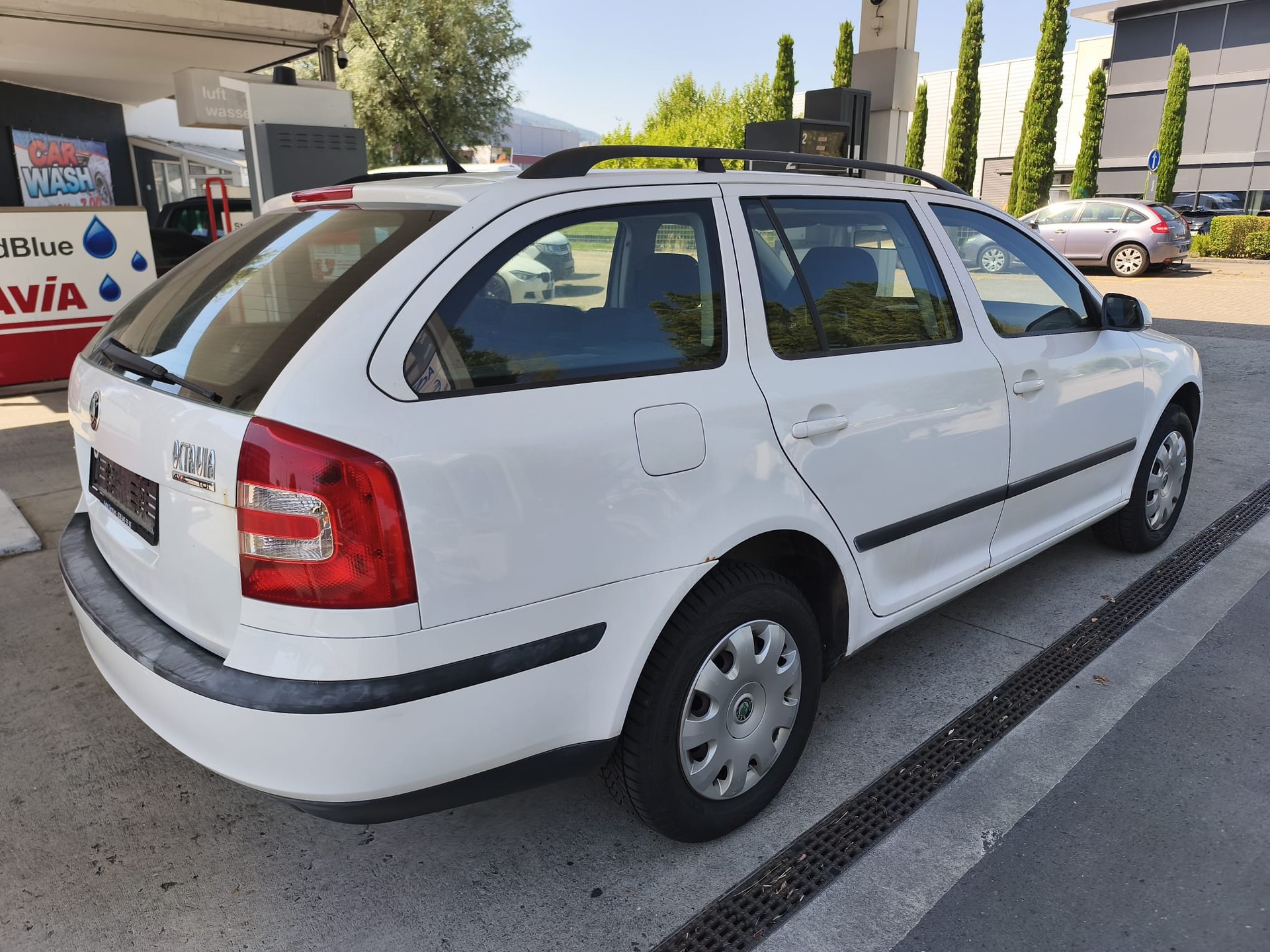 SKODA Octavia 1.9 TDI Adventure 4x4-showroom-element-3
