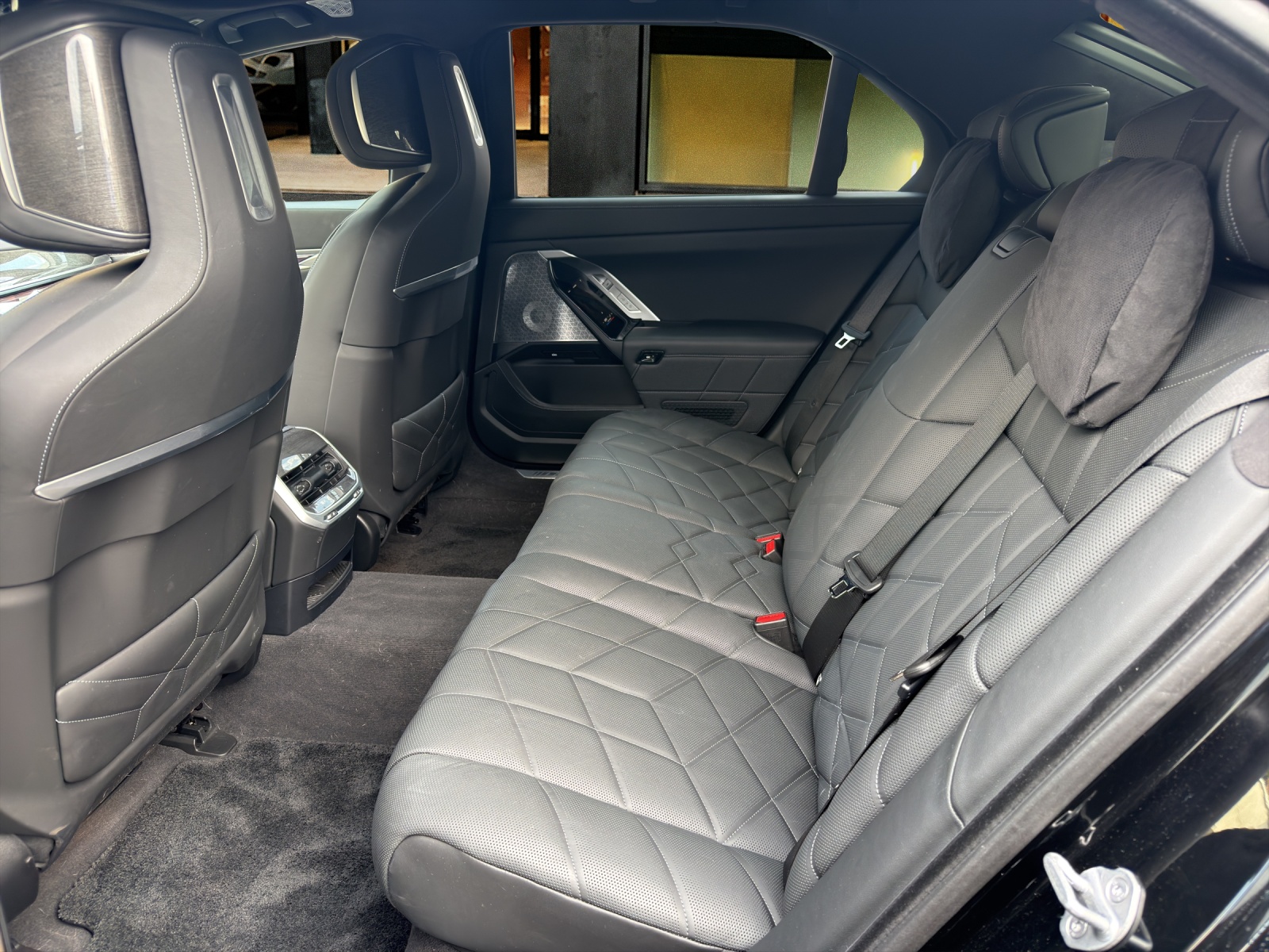 BMW 740d xDrive / CH Auslieferung mit Gratis Service-image-9