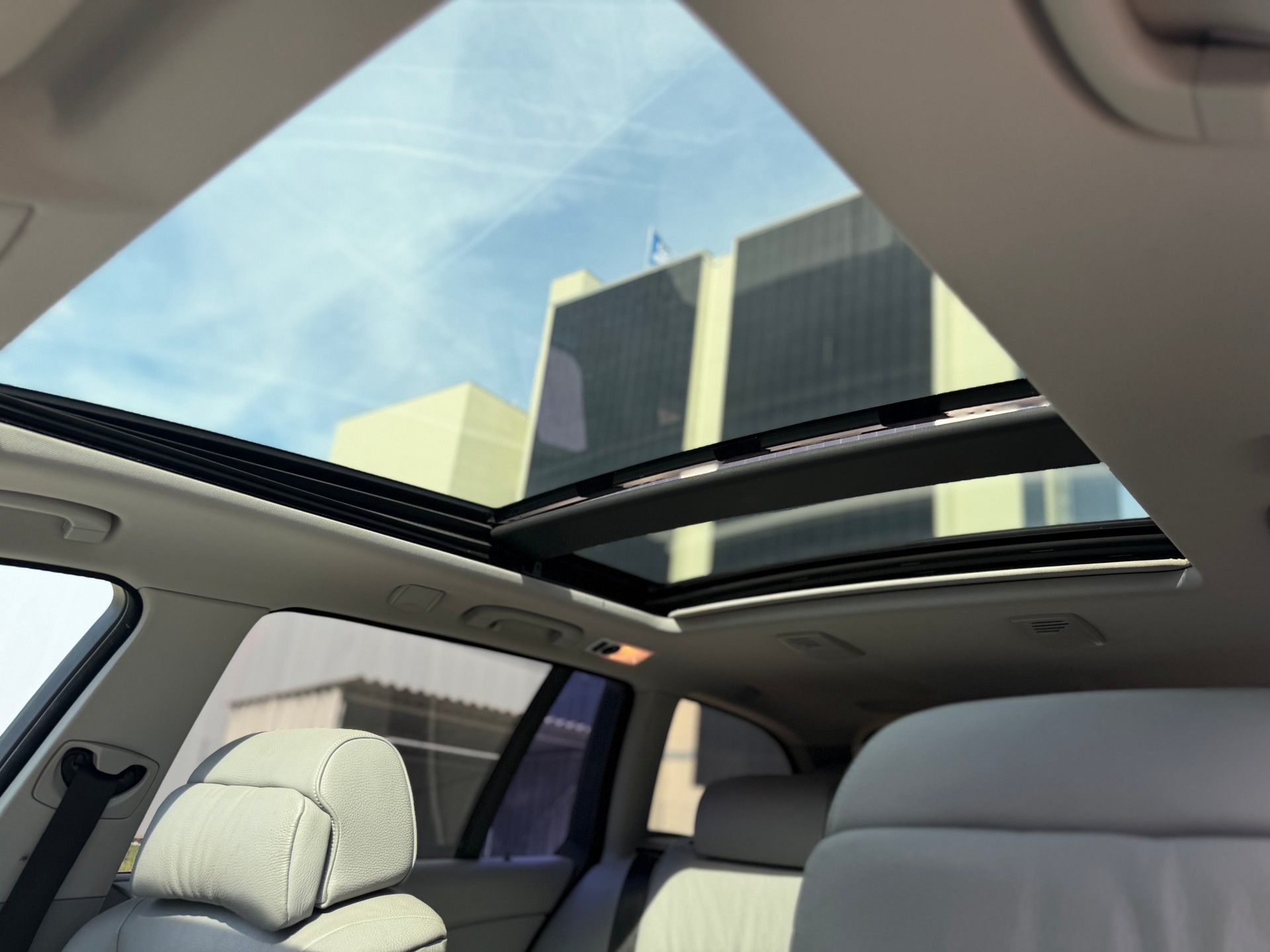 BMW 545i Touring-image-11