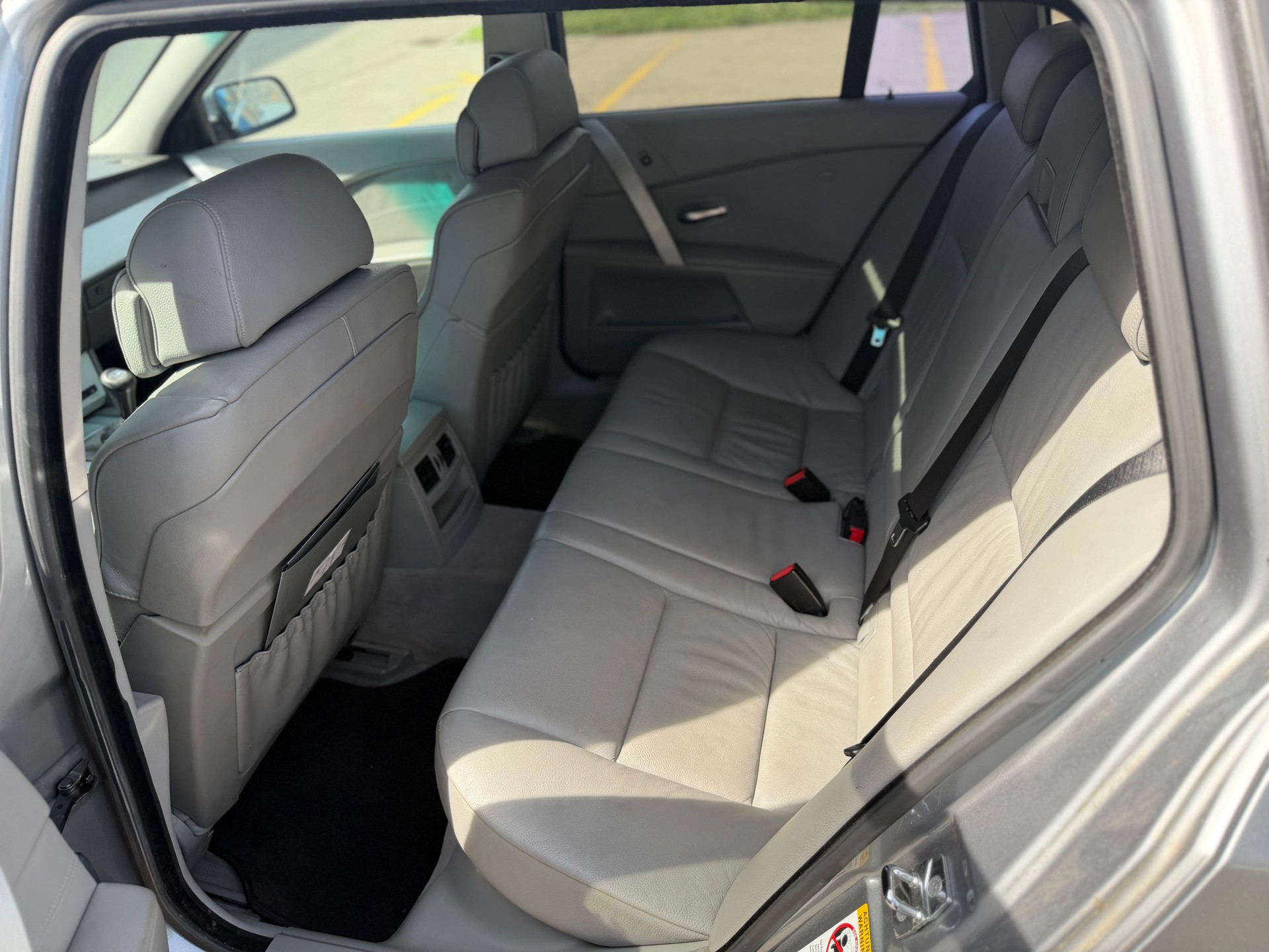 BMW 545i Touring-image-9