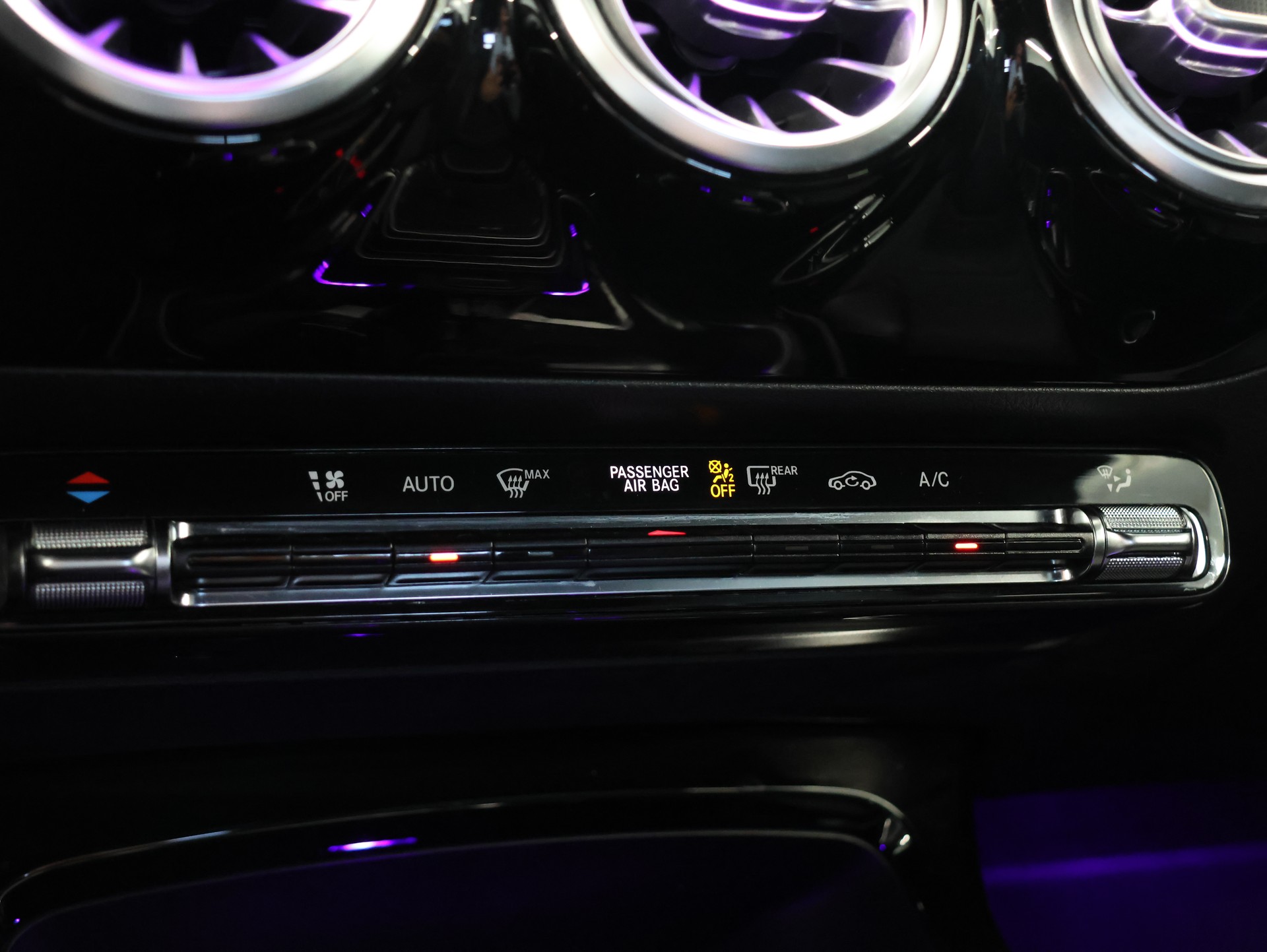 MERCEDES-BENZ CLA 220 AMG Line 7G-DCT *NIGHT-PAKET*-image-23