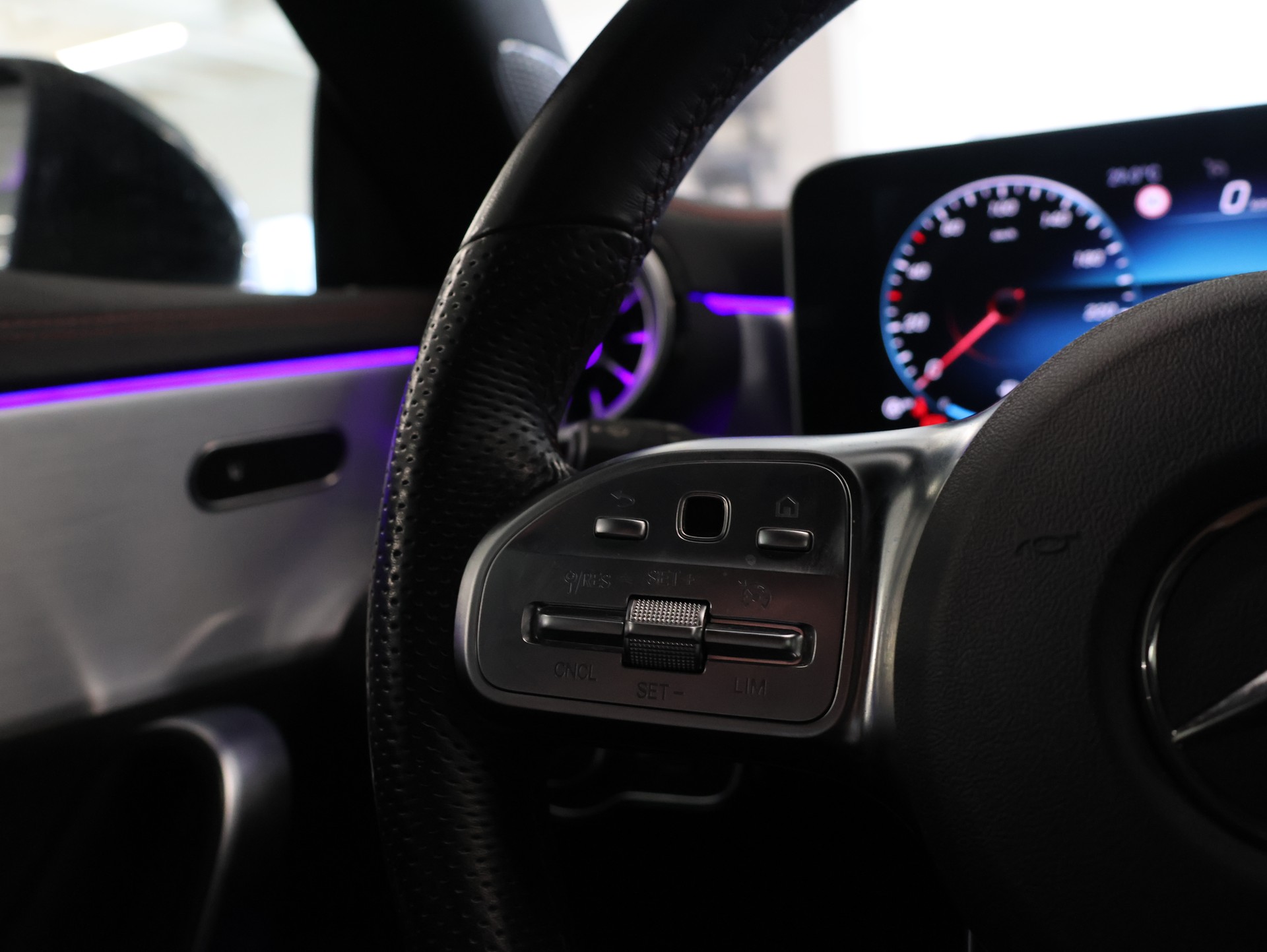 MERCEDES-BENZ CLA 220 AMG Line 7G-DCT *NIGHT-PAKET*-image-18