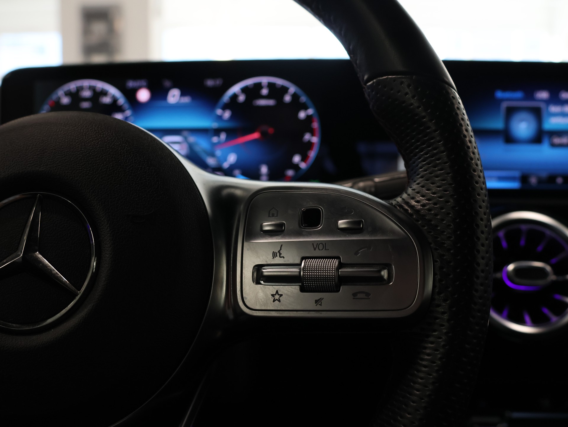 MERCEDES-BENZ CLA 220 AMG Line 7G-DCT *NIGHT-PAKET*-image-17
