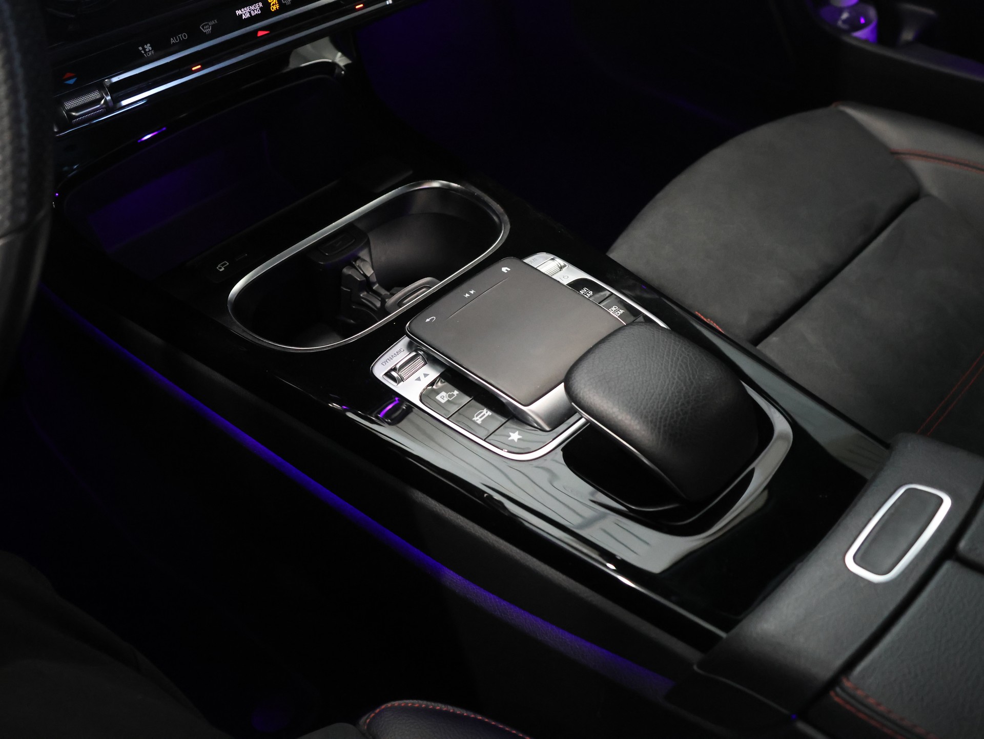 MERCEDES-BENZ CLA 220 AMG Line 7G-DCT *NIGHT-PAKET*-image-24