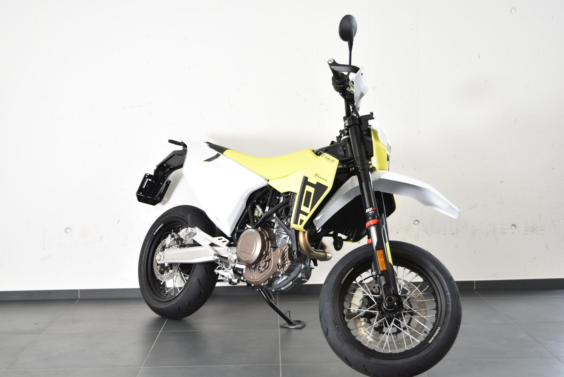HUSQVARNA 701 Supermoto-image-2